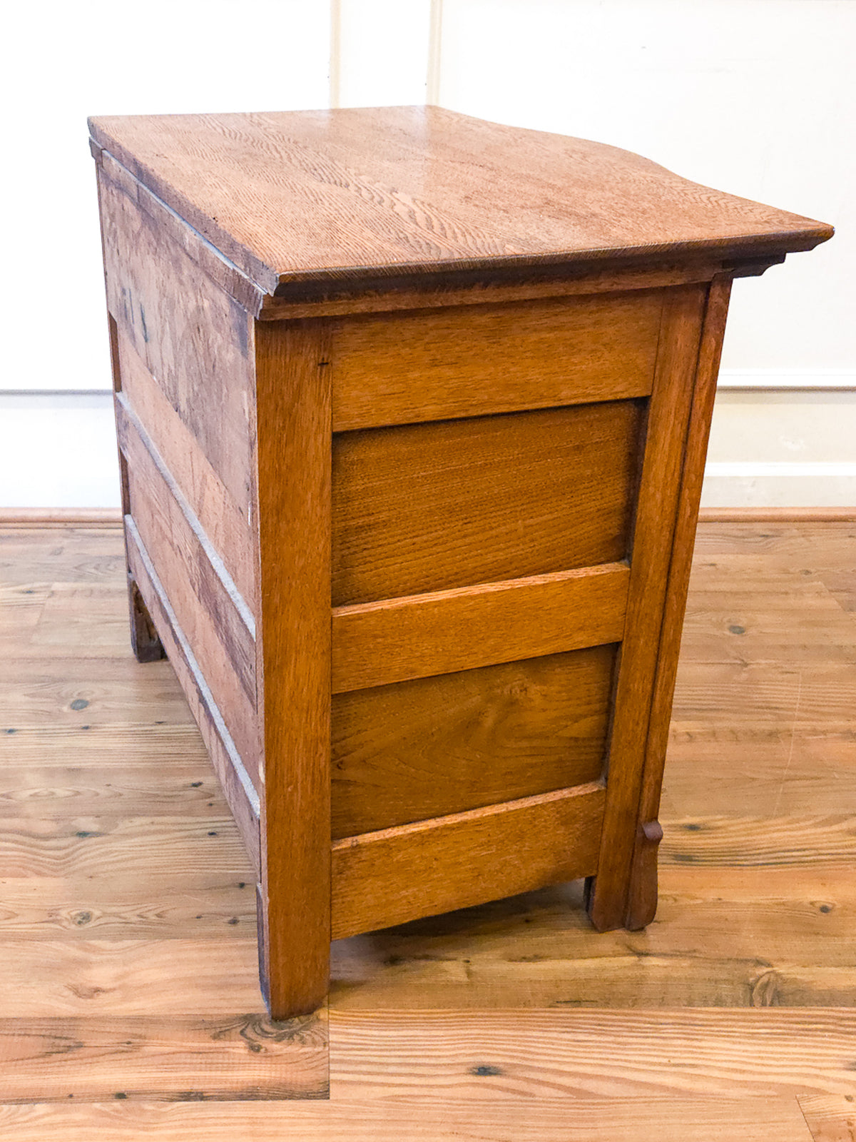 Antique American Golden Oak Washstand with Tiger Oak Grain