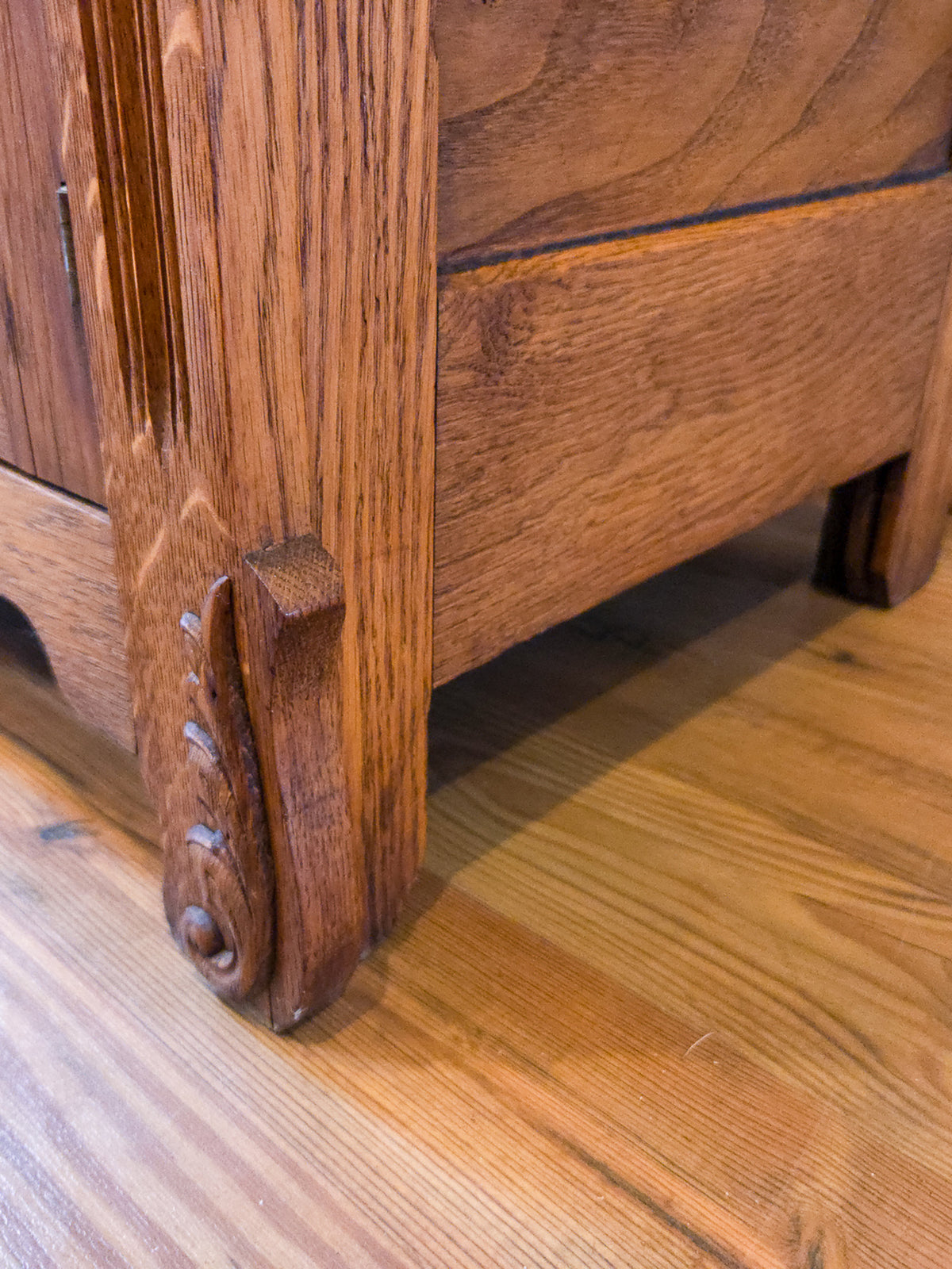 Antique American Golden Oak Washstand with Tiger Oak Grain