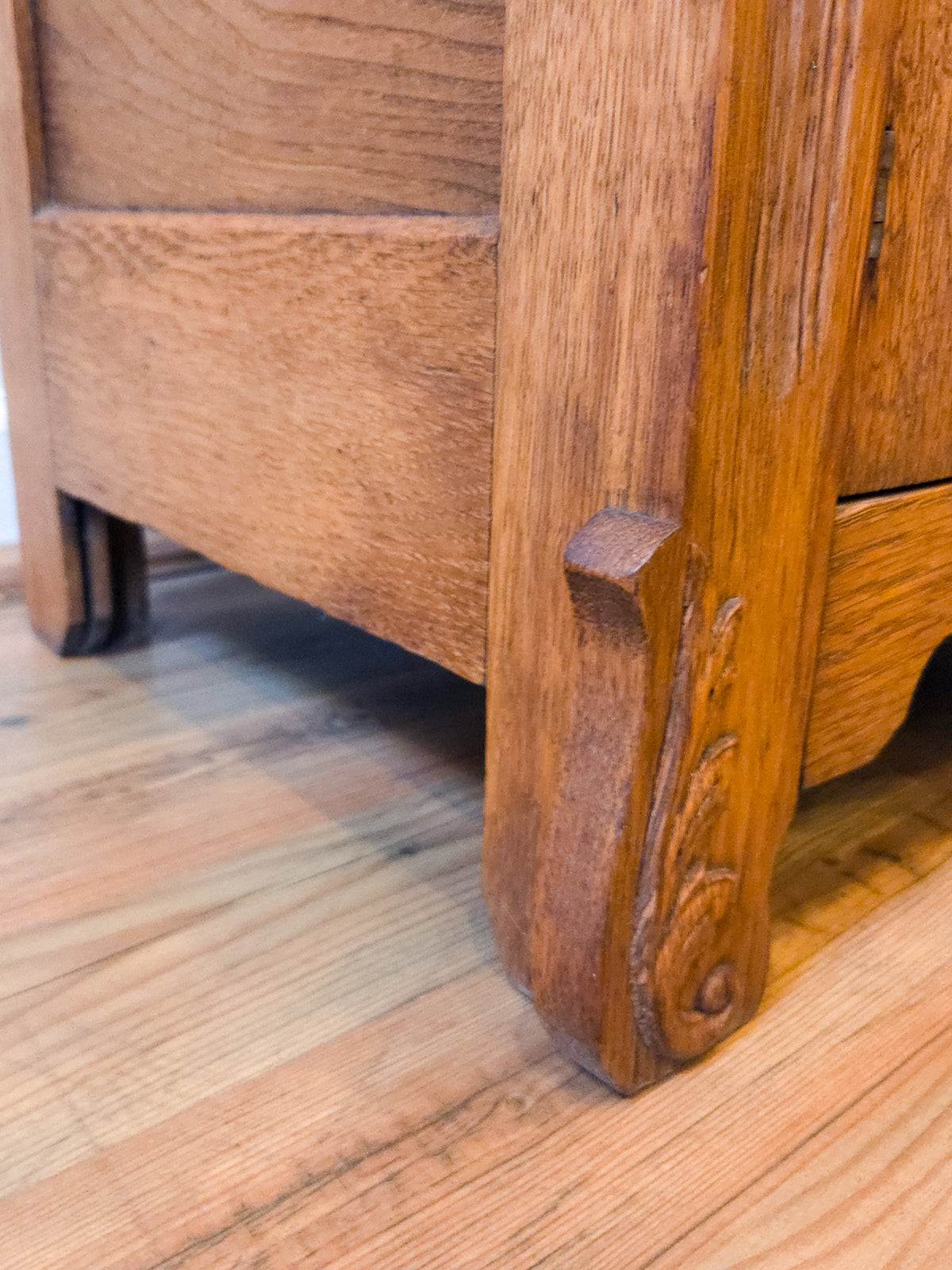 Antique American Golden Oak Washstand with Tiger Oak Grain