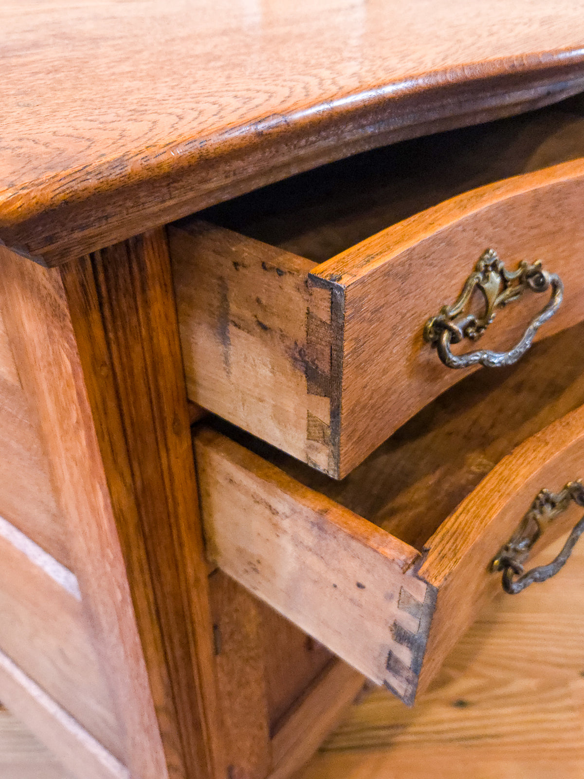 Antique American Golden Oak Washstand with Tiger Oak Grain