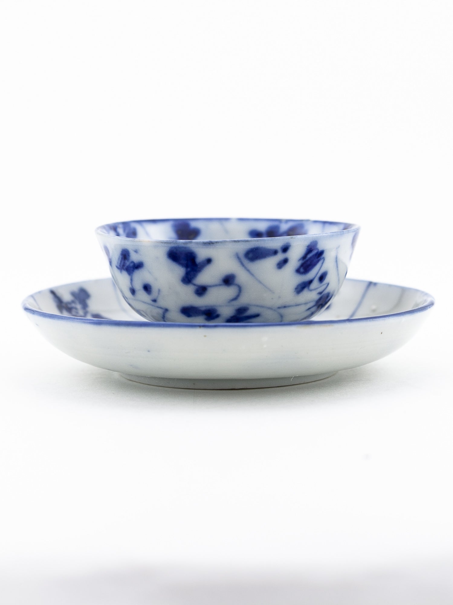Chinese Qing Dynasty Blue & White Spiral Lotus Teacup & Saucer