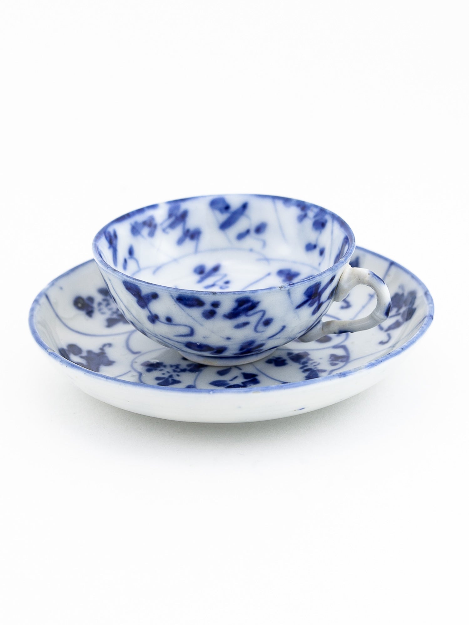 Chinese Qing Dynasty Blue & White Spiral Lotus Teacup & Saucer