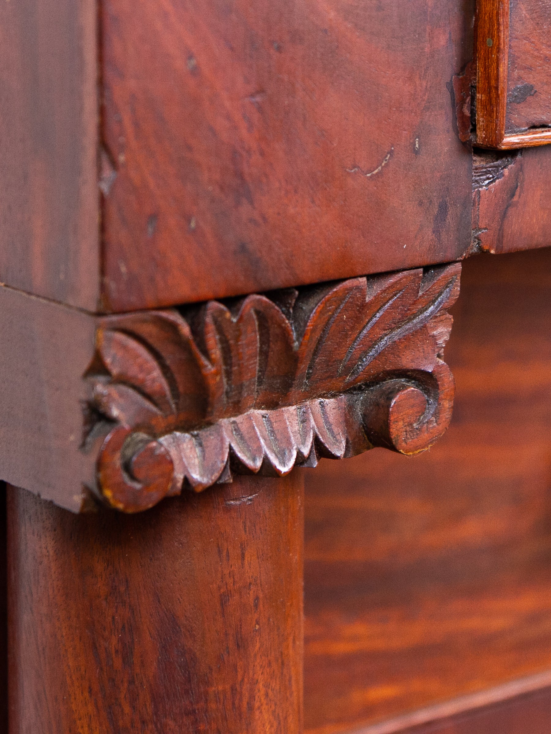 Antique Early 19th Century American Empire Flame Mahogany Chest of Drawers Dresser.