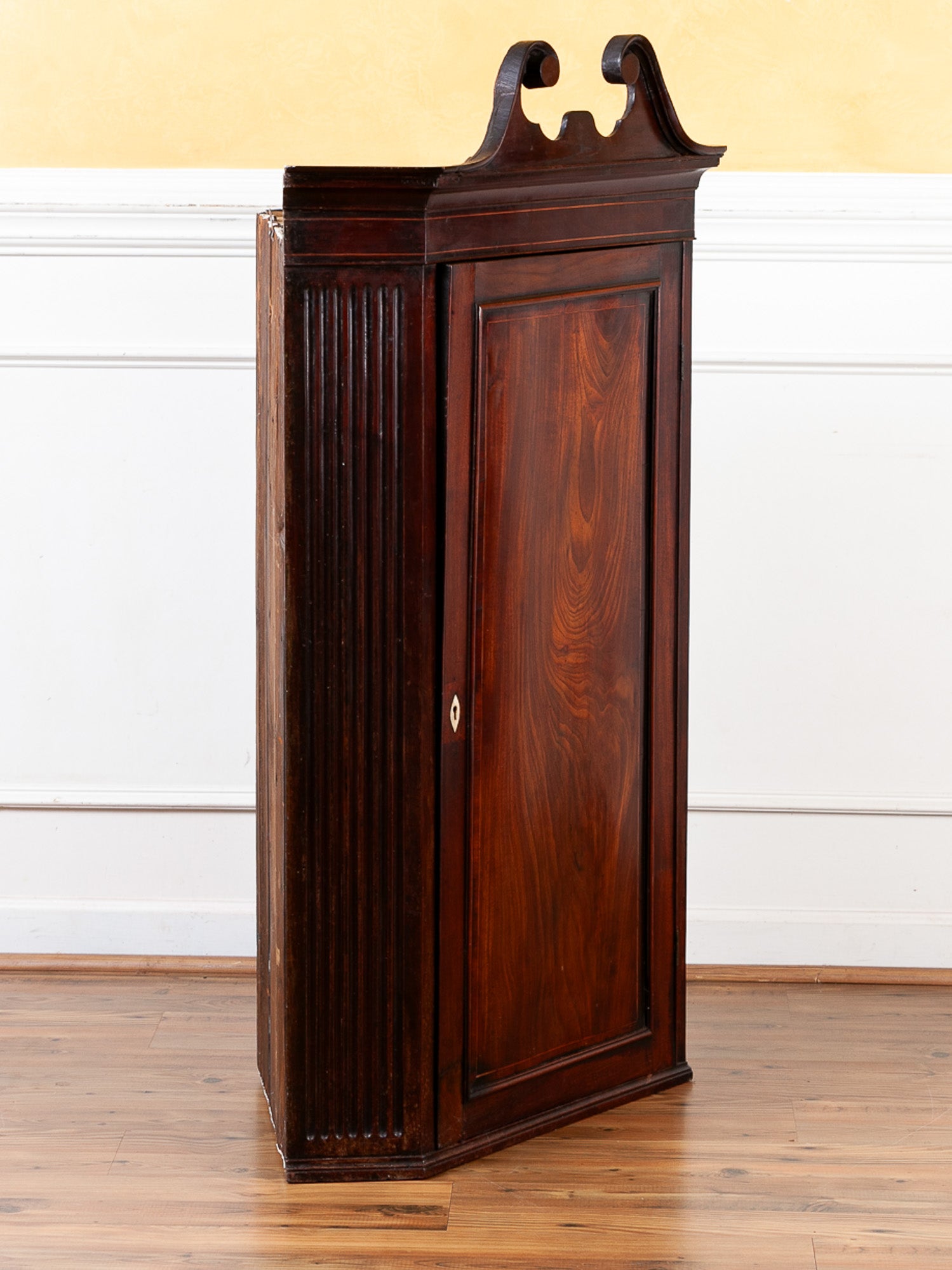 18th Century Georgian Mahogany Hanging Corner Cabinet