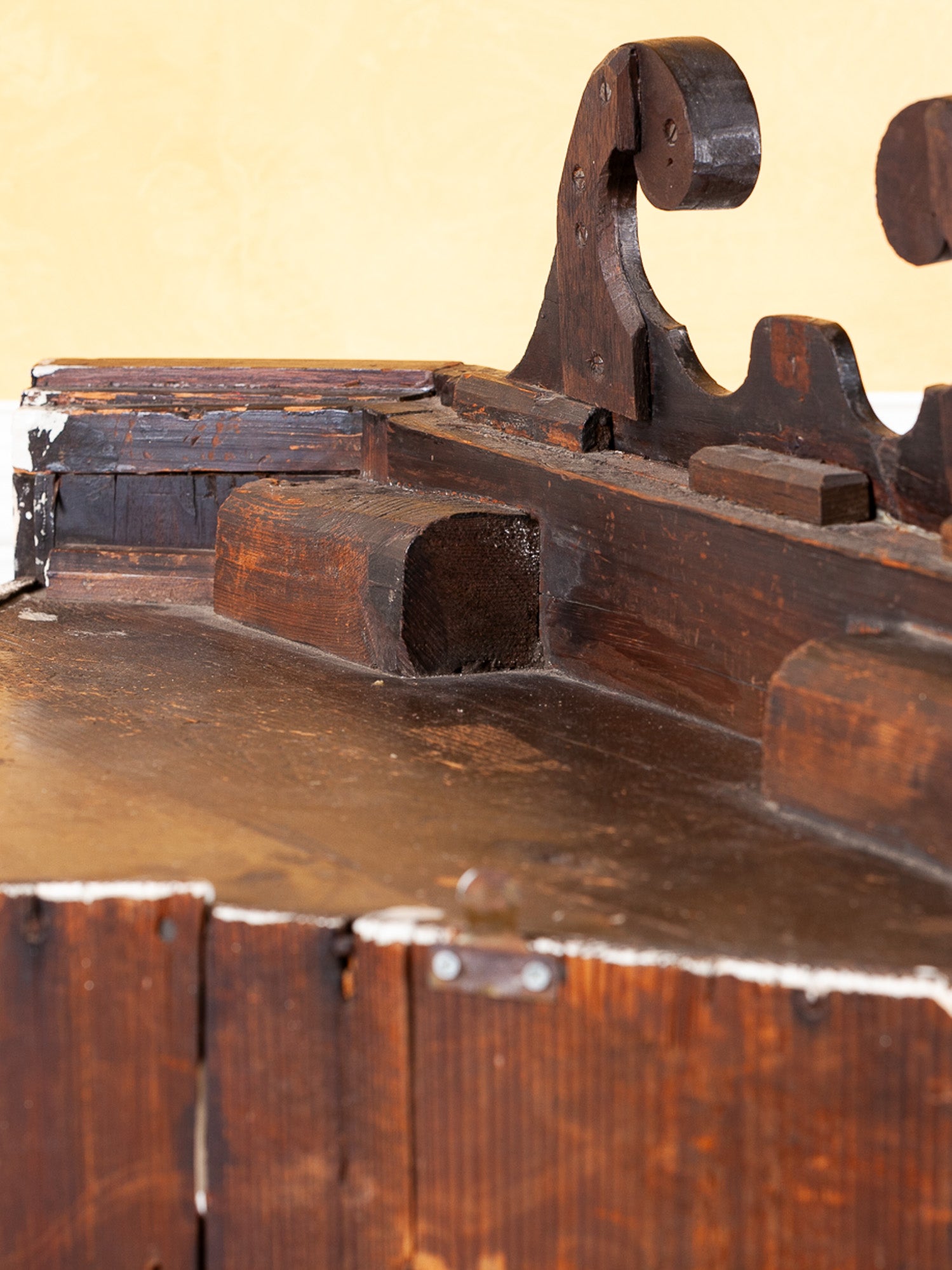 18th Century Georgian Mahogany Hanging Corner Cabinet