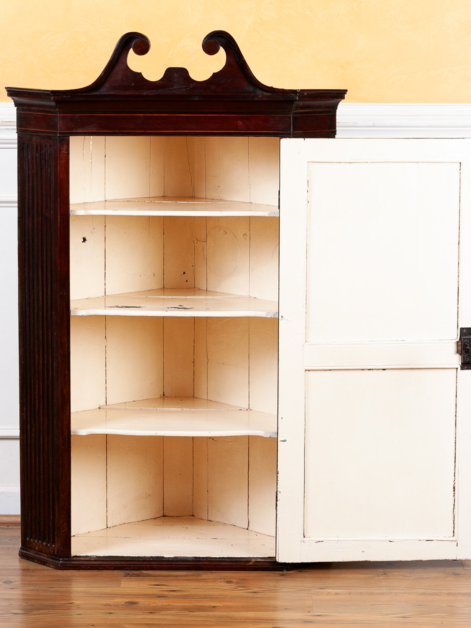 18th Century Georgian Mahogany Hanging Corner Cabinet