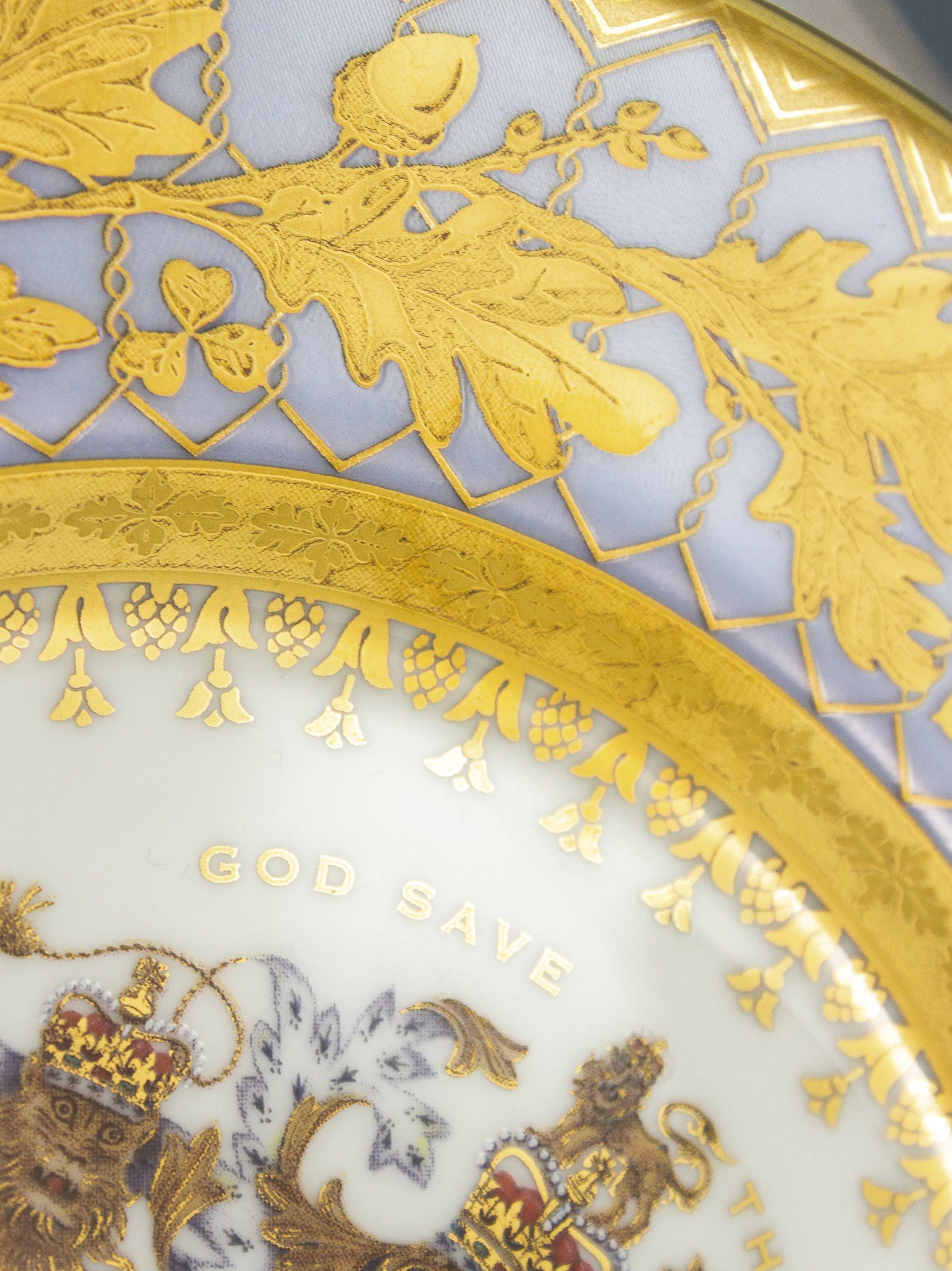 English Royal Collection Queen Elizabeth II Diamond Jubilee Porcelain Commemorative Plate