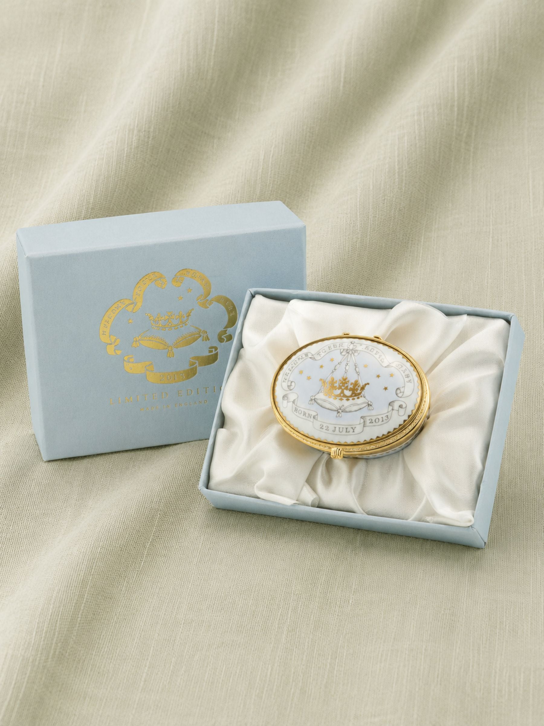 An exceptionally rare Royal Collection porcelain trinket box created to commemorate the birth of Prince George