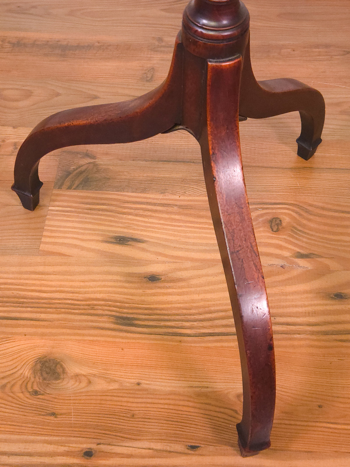 Late 18th Century English Georgian Solid Oak Oval Tilt-Top Table – Otto Wasserman Provenance