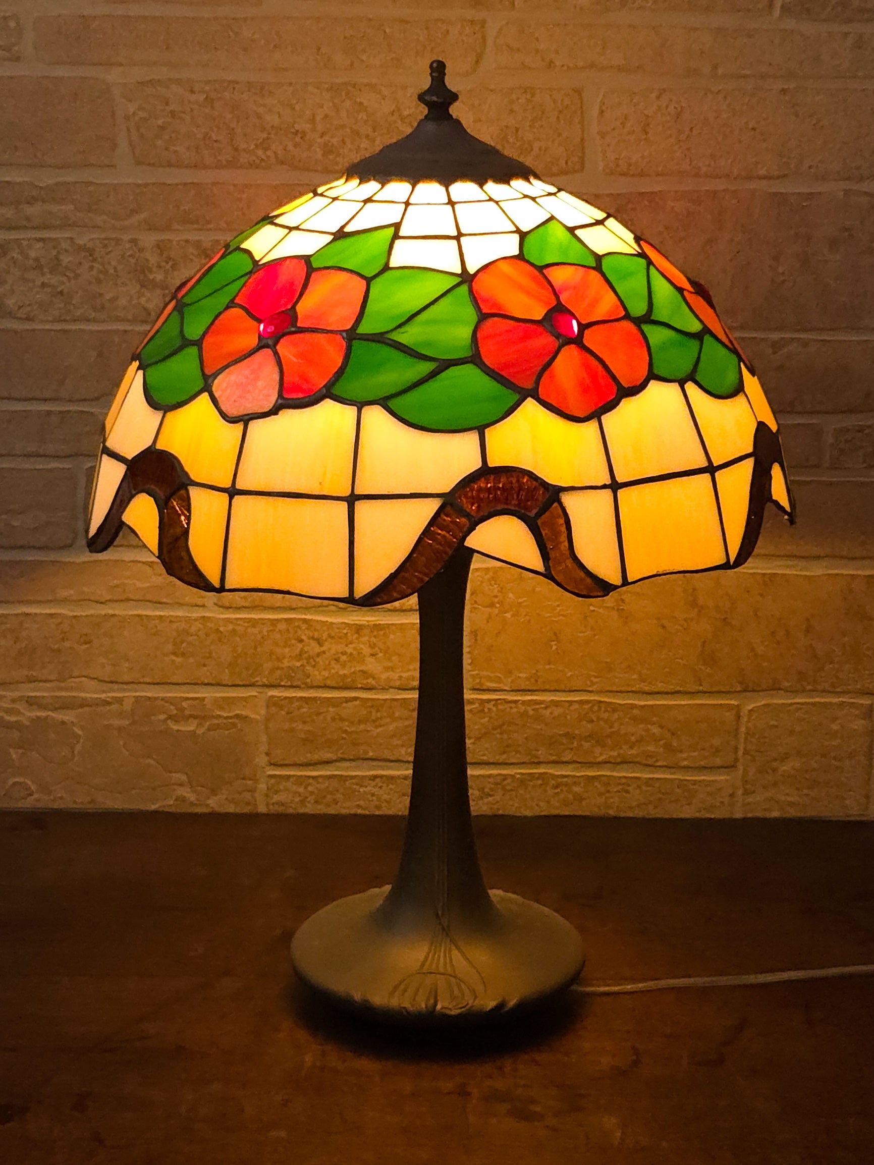 Art Nouveau Leaded Slag Glass Floral Table Lamp