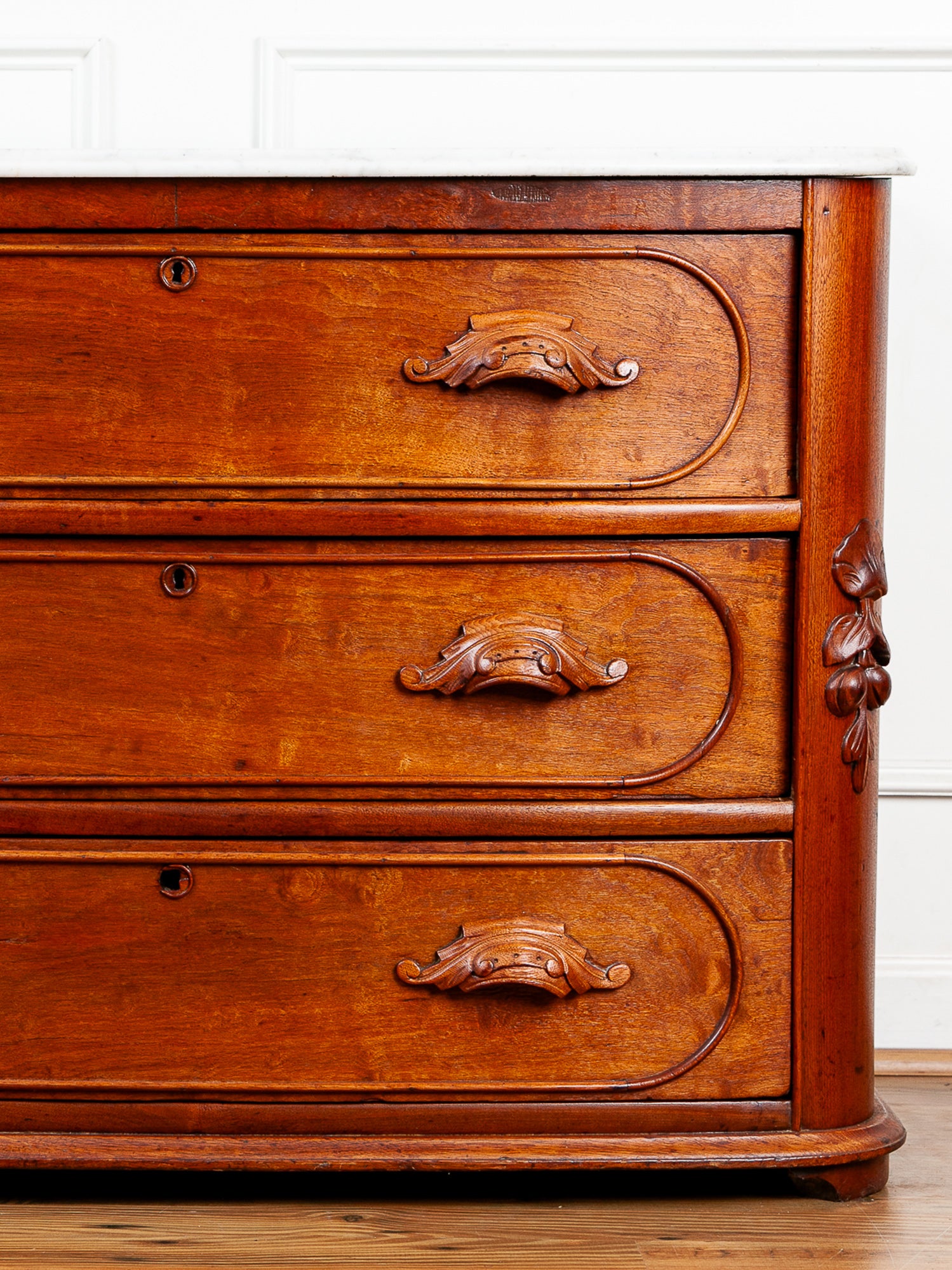 Antique Late 19th Century Victorian Carved Walnut Marble Top Chest of Drawers Dresser.