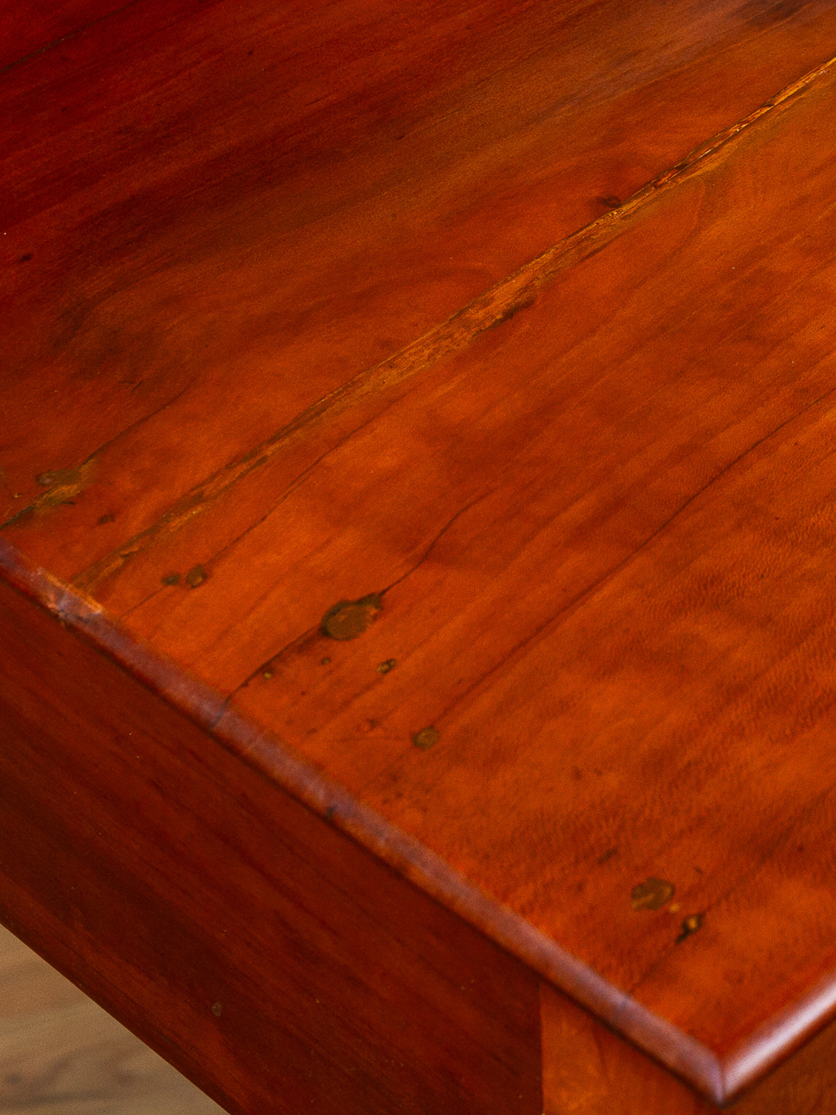 Early 19th Century American Cherry Sheraton Washstand with Flame Mahogany Drawer