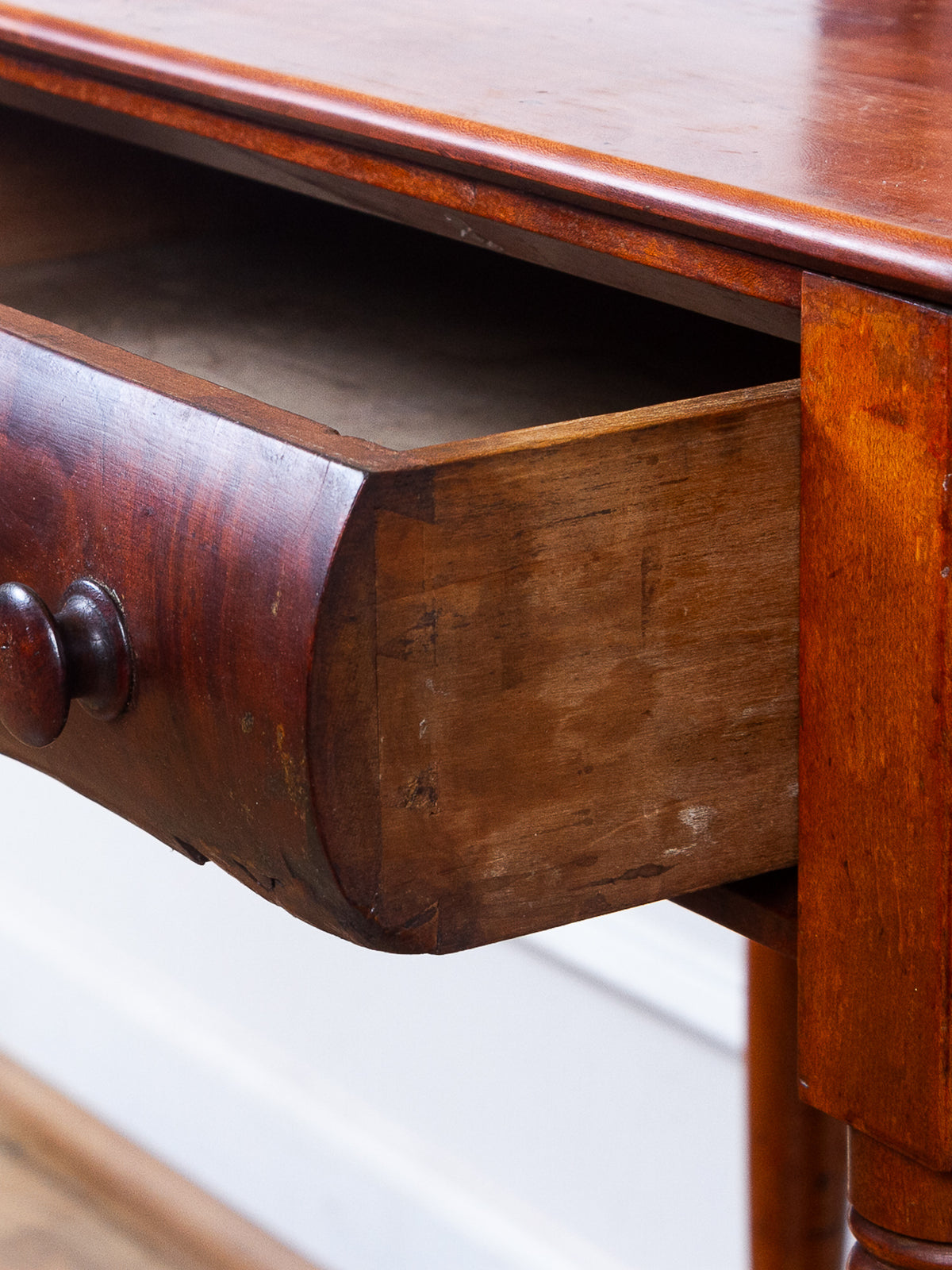 Early 19th Century American Cherry Sheraton Washstand with Flame Mahogany Drawer