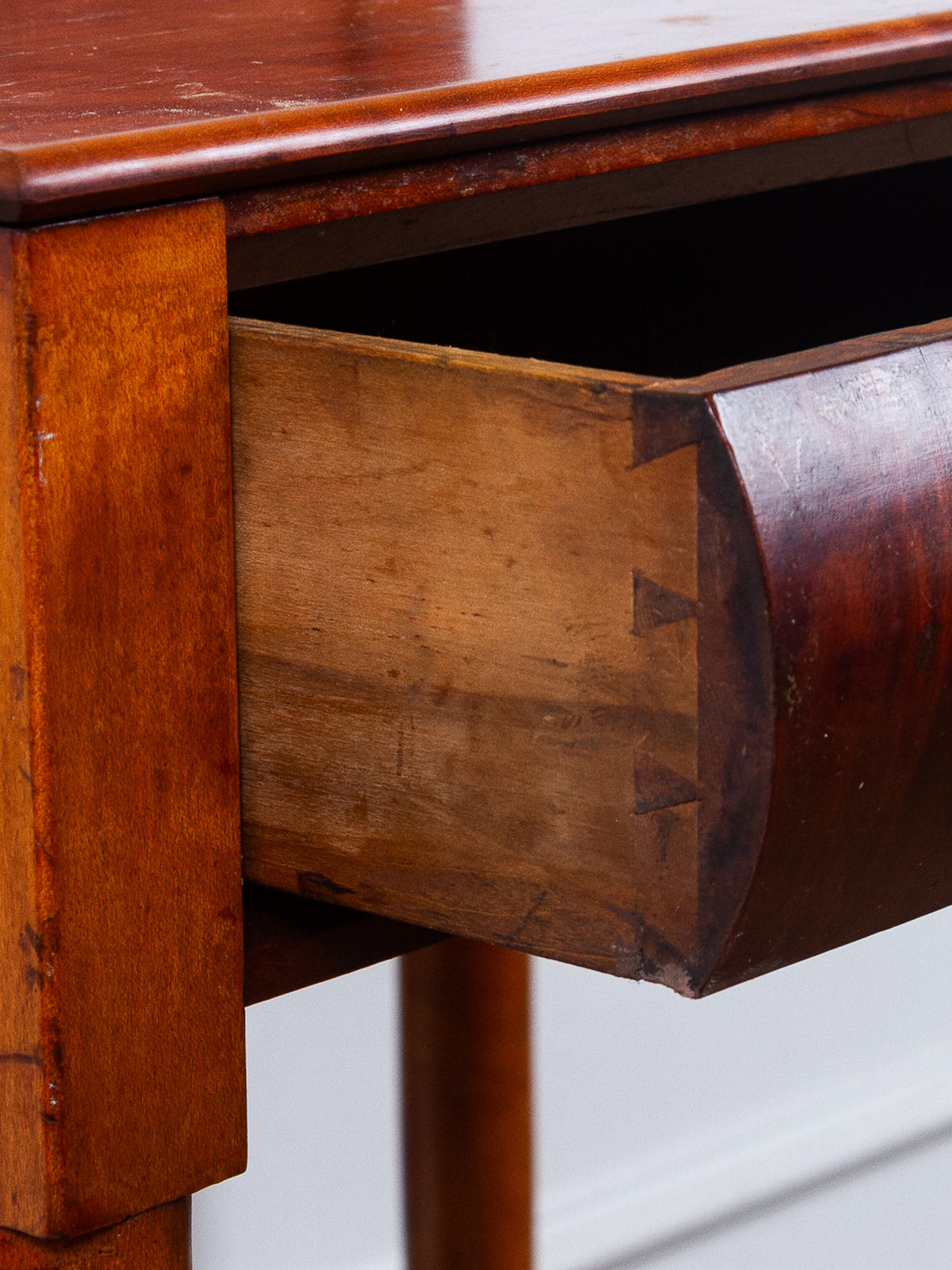 Early 19th Century American Cherry Sheraton Washstand with Flame Mahogany Drawer