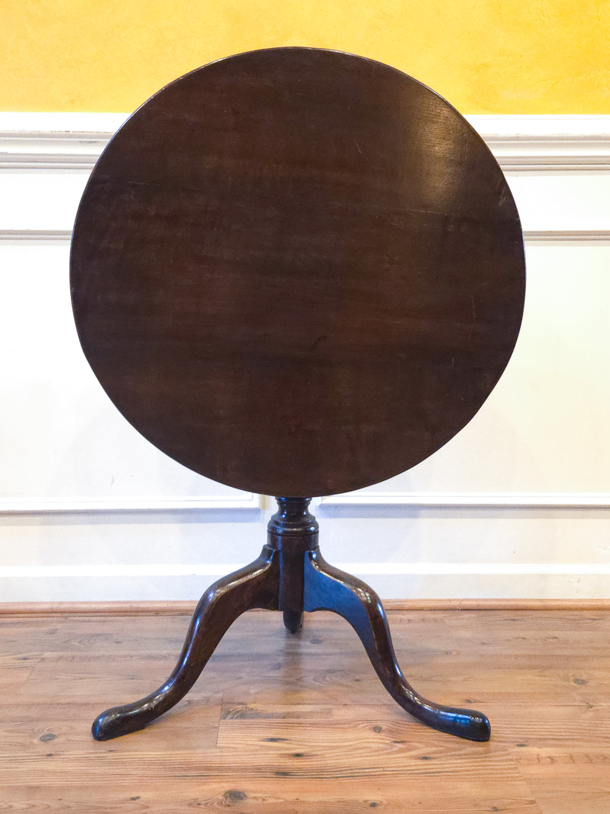 Early 19th Century American Federal Mahogany Tilt-Top Table with Spider-Leg Tripod Base