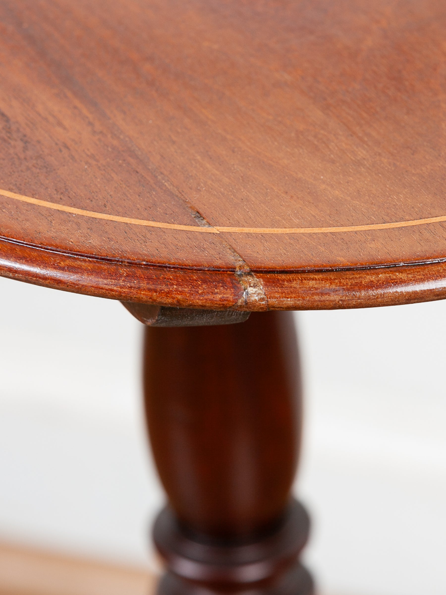 Late 18th Century Georgian Inlaid Mahogany Tilt-Top Pedestal Table