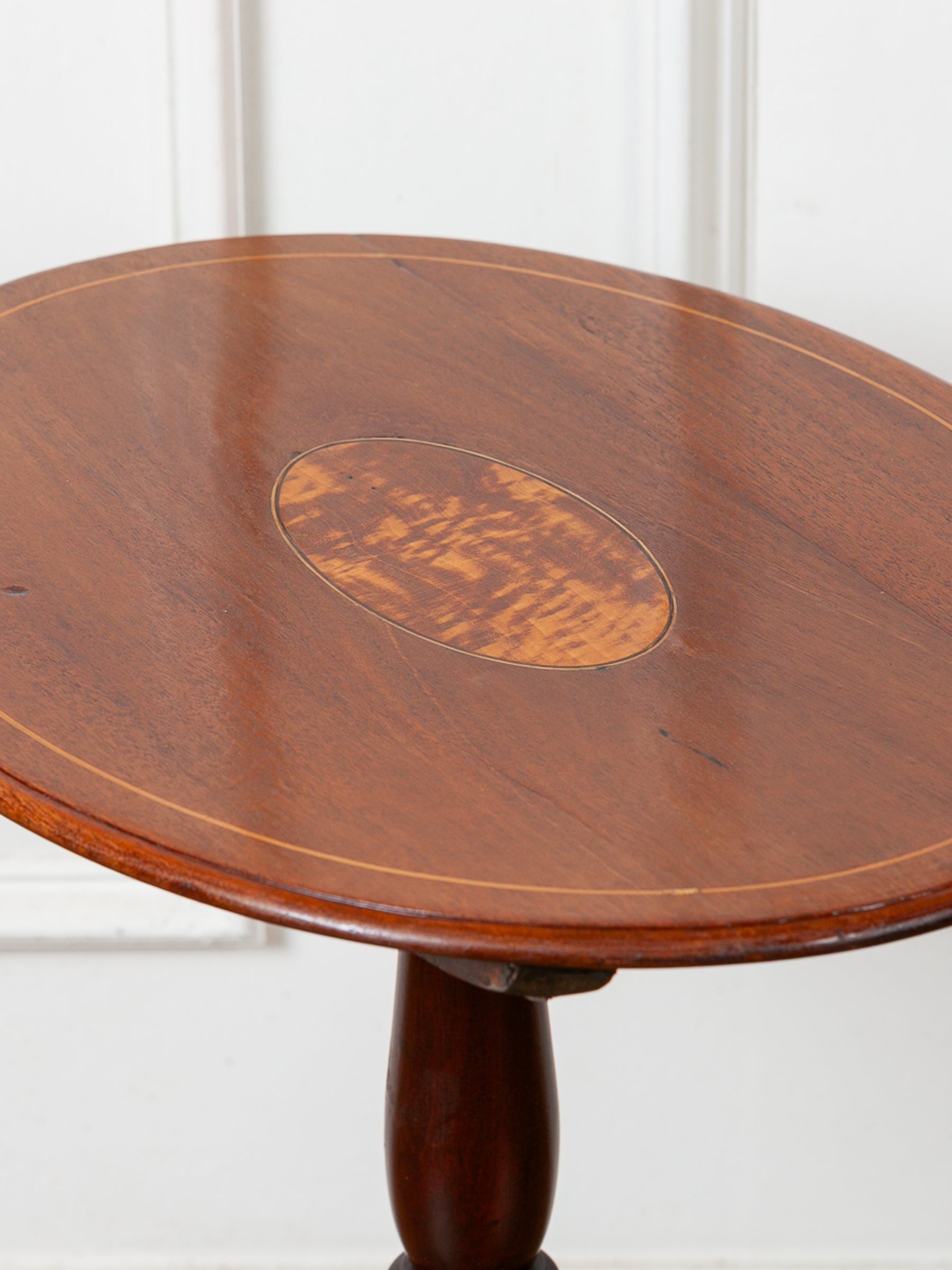 Late 18th Century Georgian Inlaid Mahogany Tilt-Top Pedestal Table