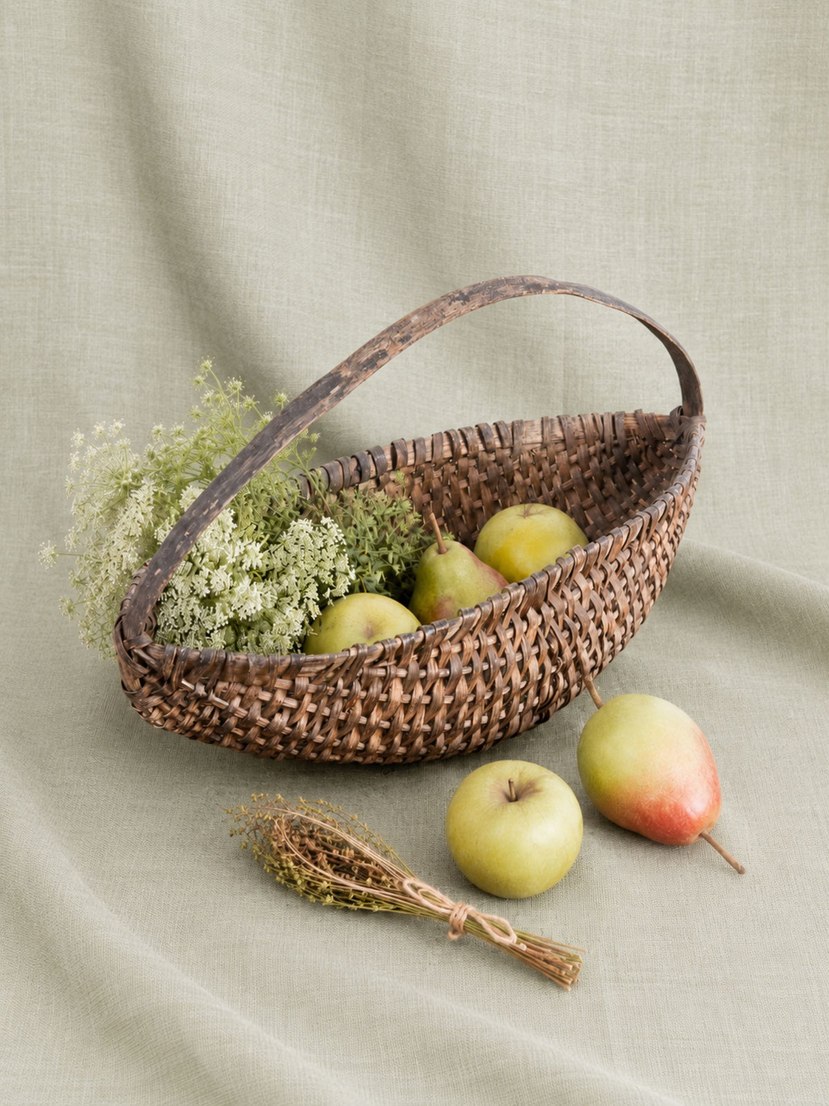 Antique Primitive Hand-Woven Splint Gathering Basket with Bentwood Handle – Canoe-Shaped Buttocks Basket