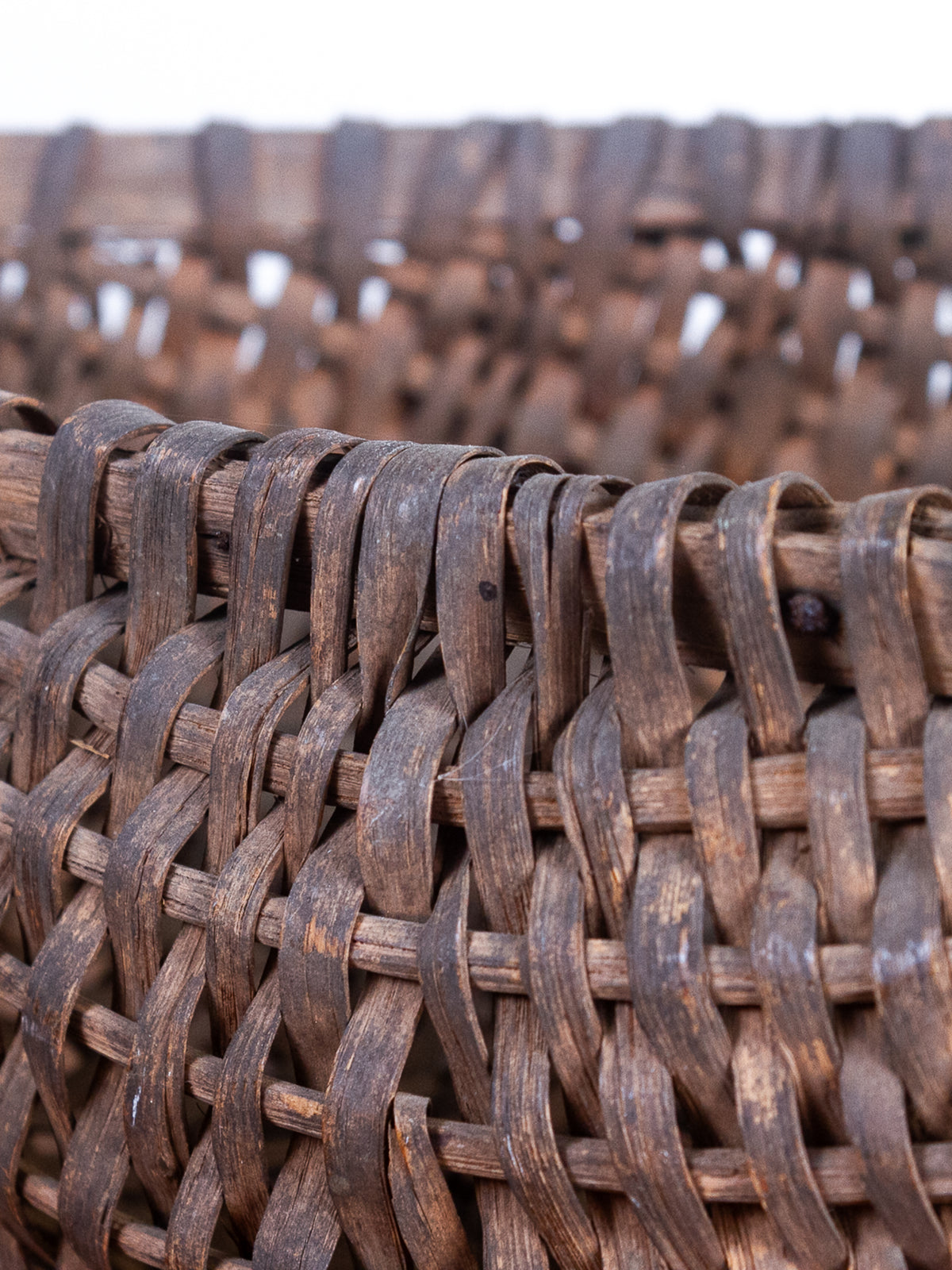 Antique Primitive Hand-Woven Splint Gathering Basket with Bentwood Handle – Canoe-Shaped Buttocks Basket