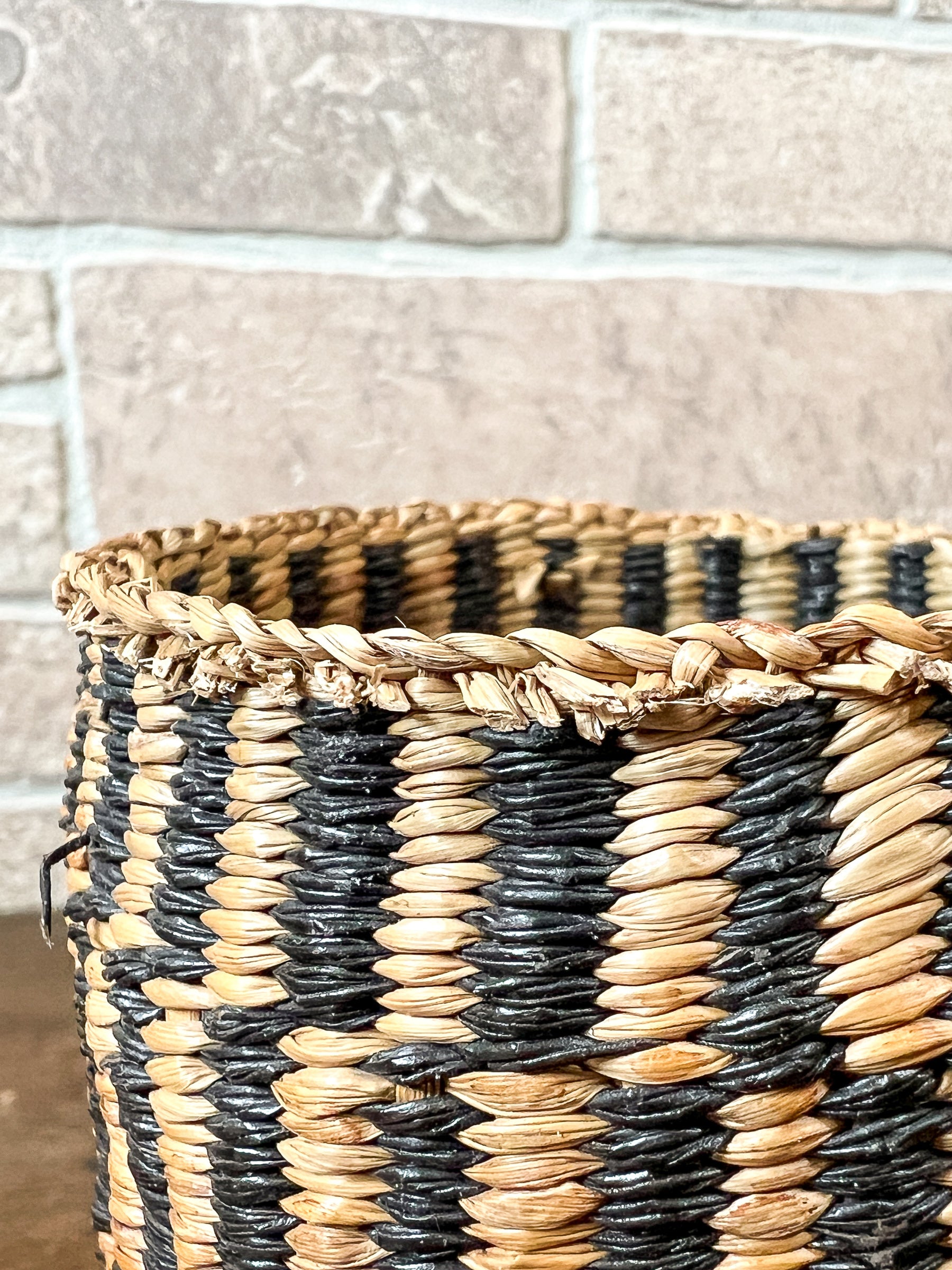 Vintage Native American Sweet Grass Woven Lidded Basket Pot.