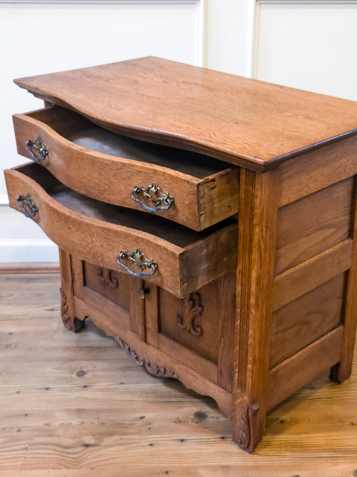 Antique American Golden Oak Washstand with Tiger Oak Grain