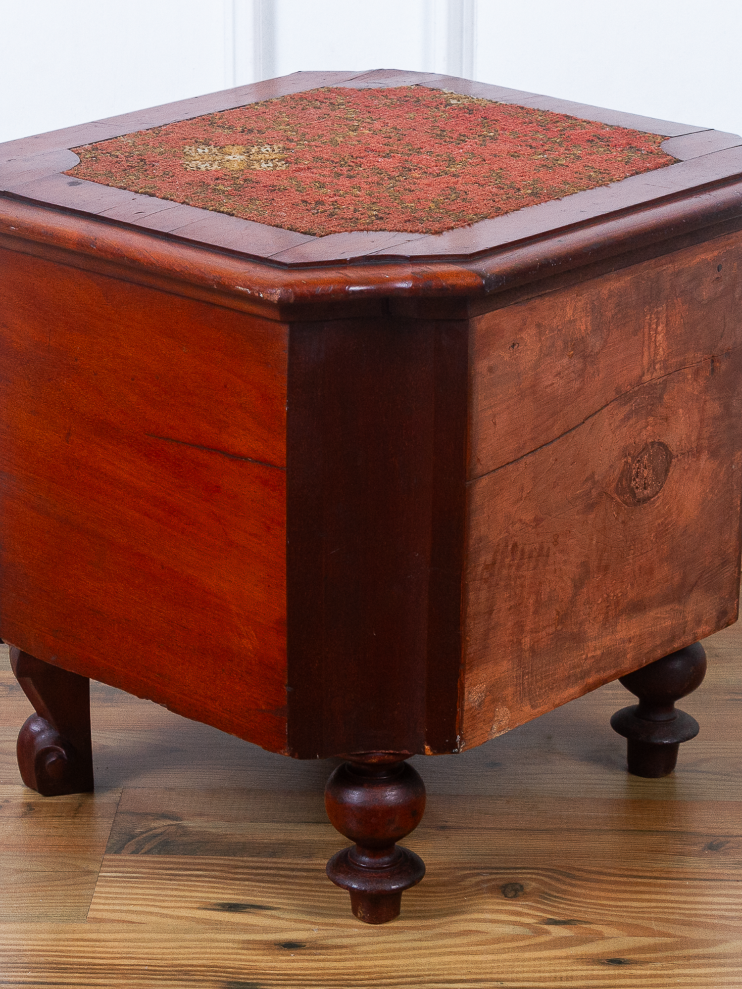 Early 19th Century Georgian Flame Mahogany Chamber Pot Commode