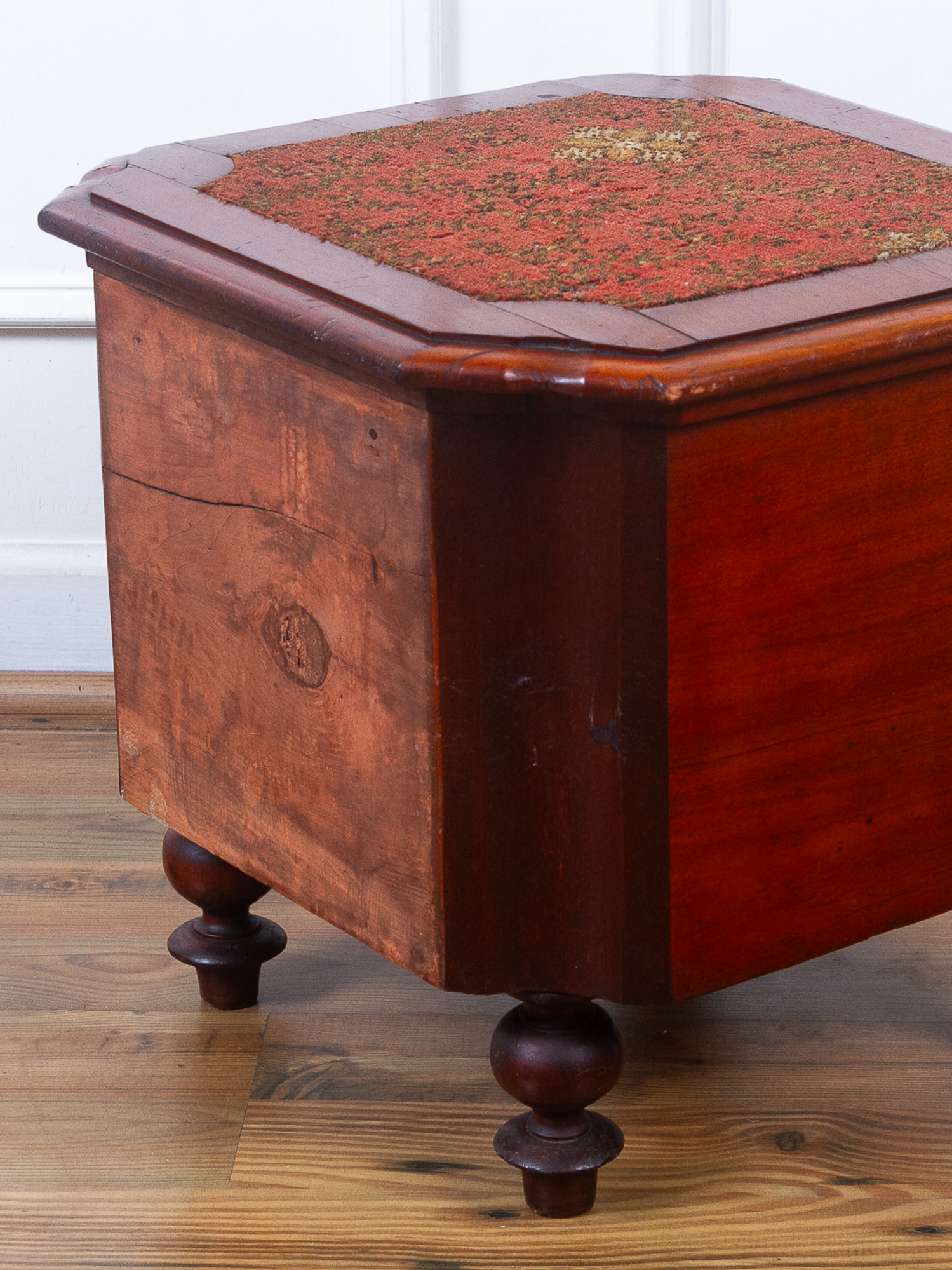 Early 19th Century Georgian Flame Mahogany Chamber Pot Commode