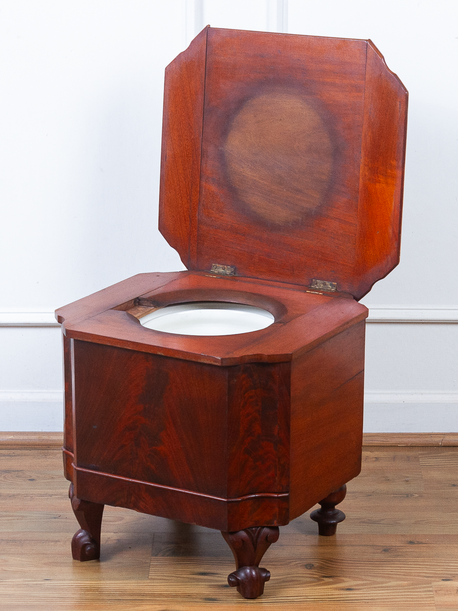 Early 19th Century Georgian Flame Mahogany Chamber Pot Commode