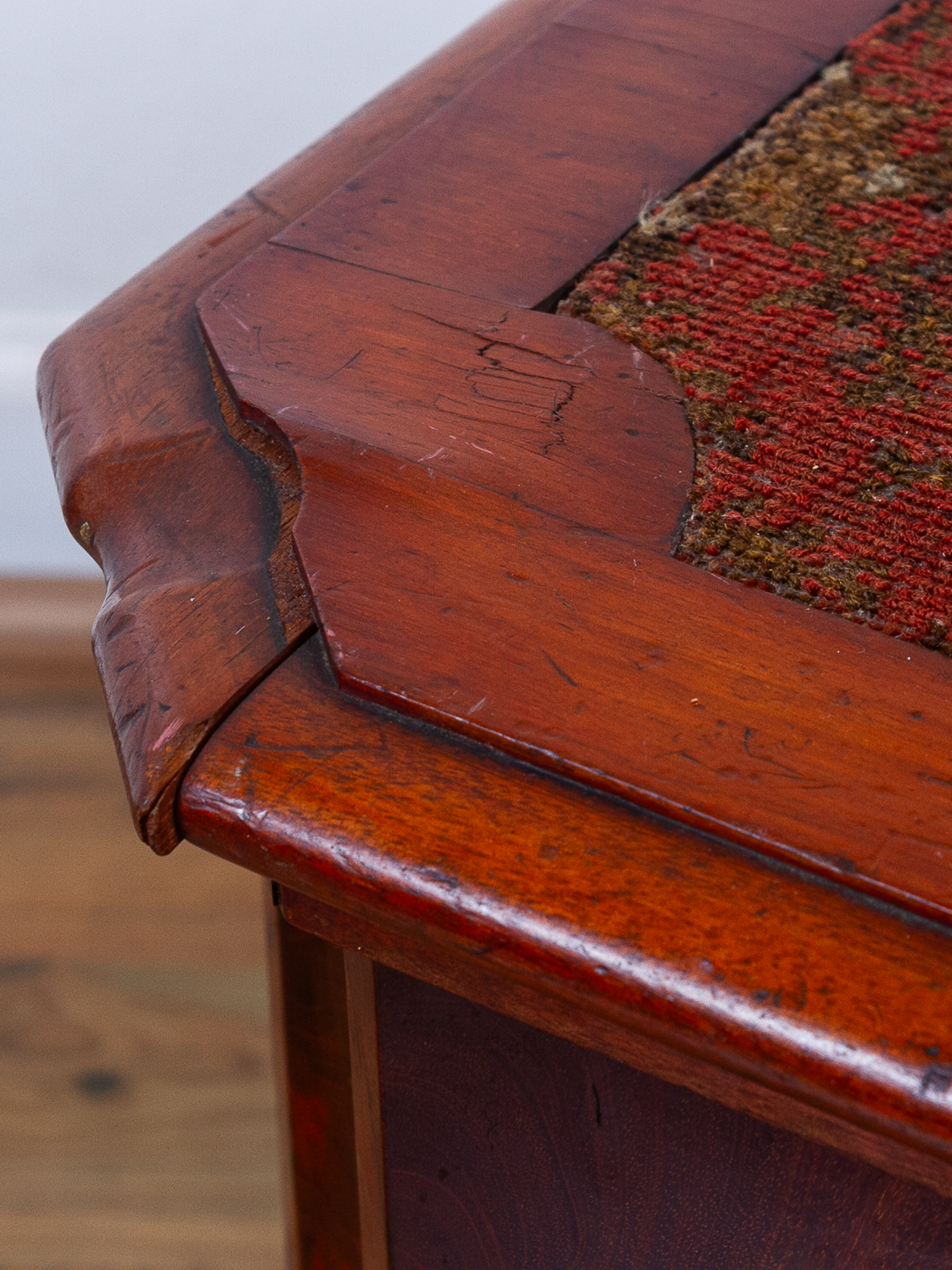 Early 19th Century Georgian Flame Mahogany Chamber Pot Commode