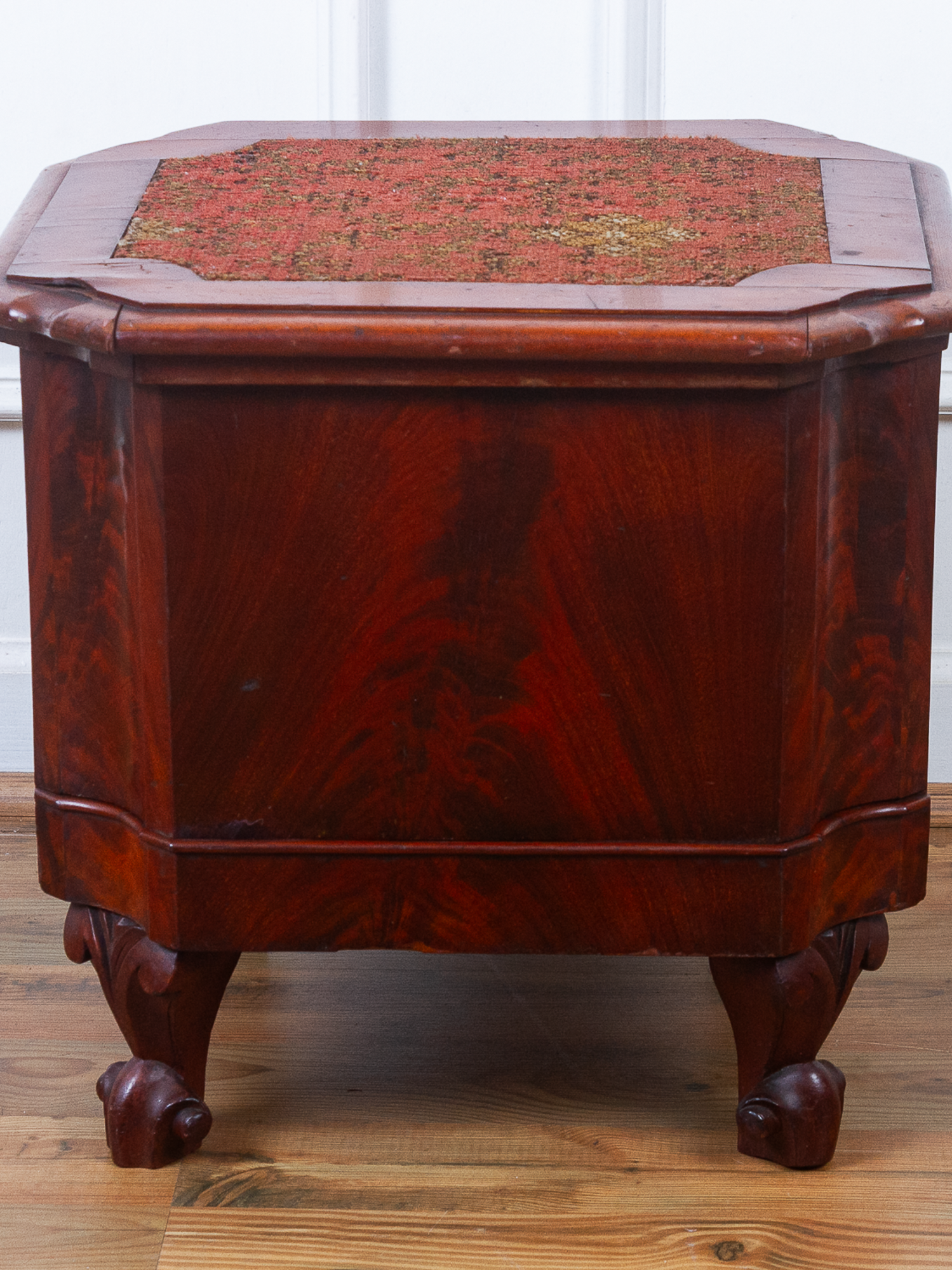 Early 19th Century Georgian Flame Mahogany Chamber Pot Commode