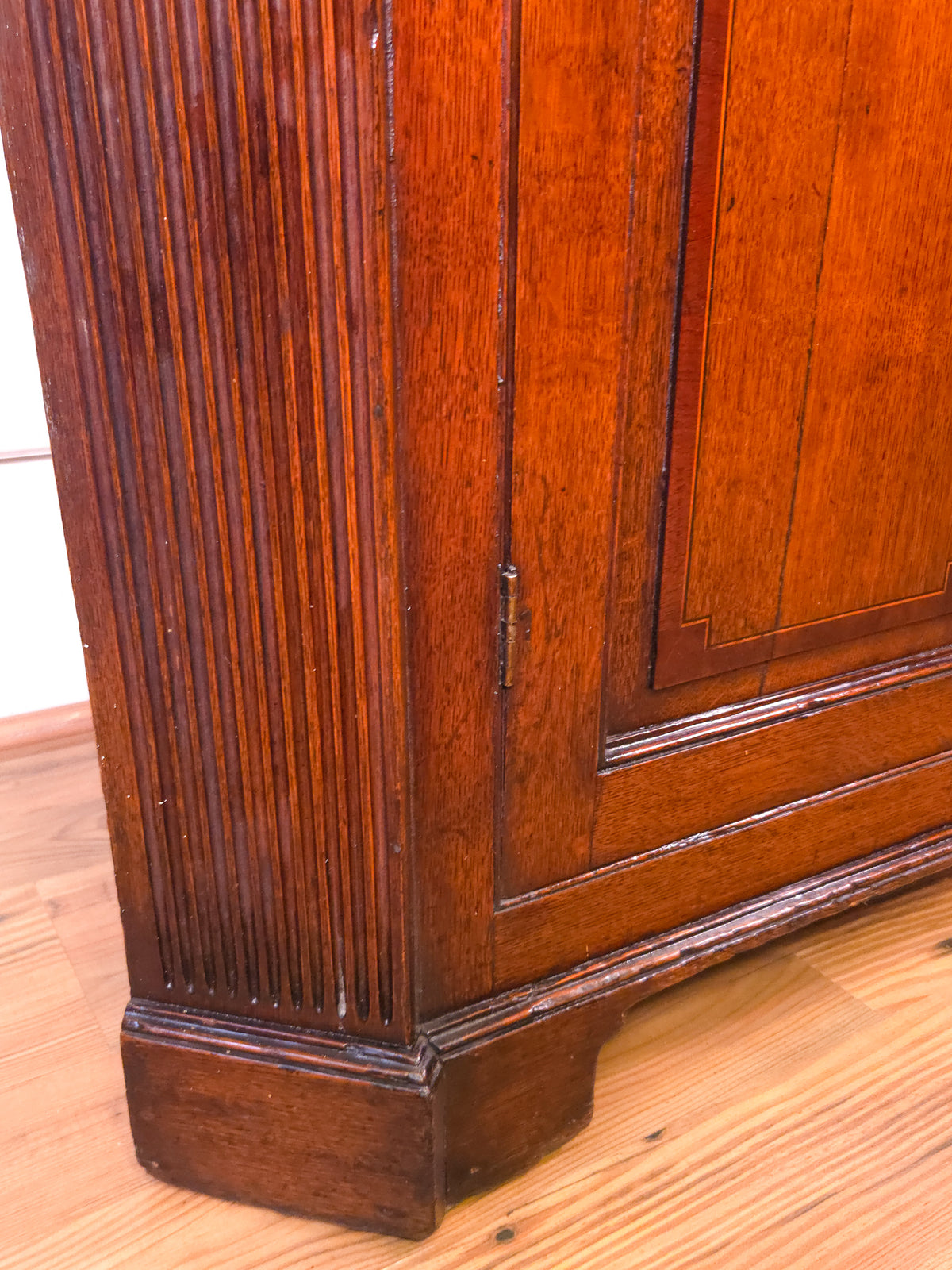 Antique English Georgian Oak Corner Cabinet Circa 1800 with Marquetry Inlay & Mahogany Crossbanding