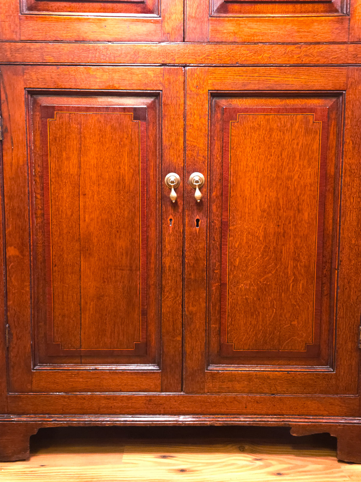 Antique English Georgian Oak Corner Cabinet Circa 1800 with Marquetry Inlay & Mahogany Crossbanding