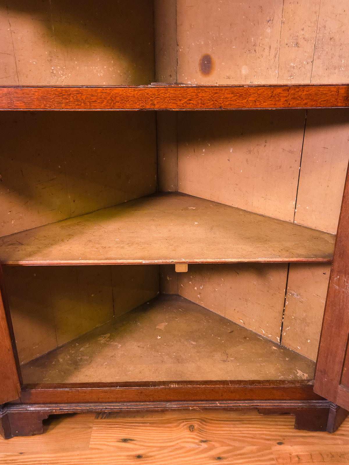 Antique English Georgian Oak Corner Cabinet Circa 1800 with Marquetry Inlay & Mahogany Crossbanding