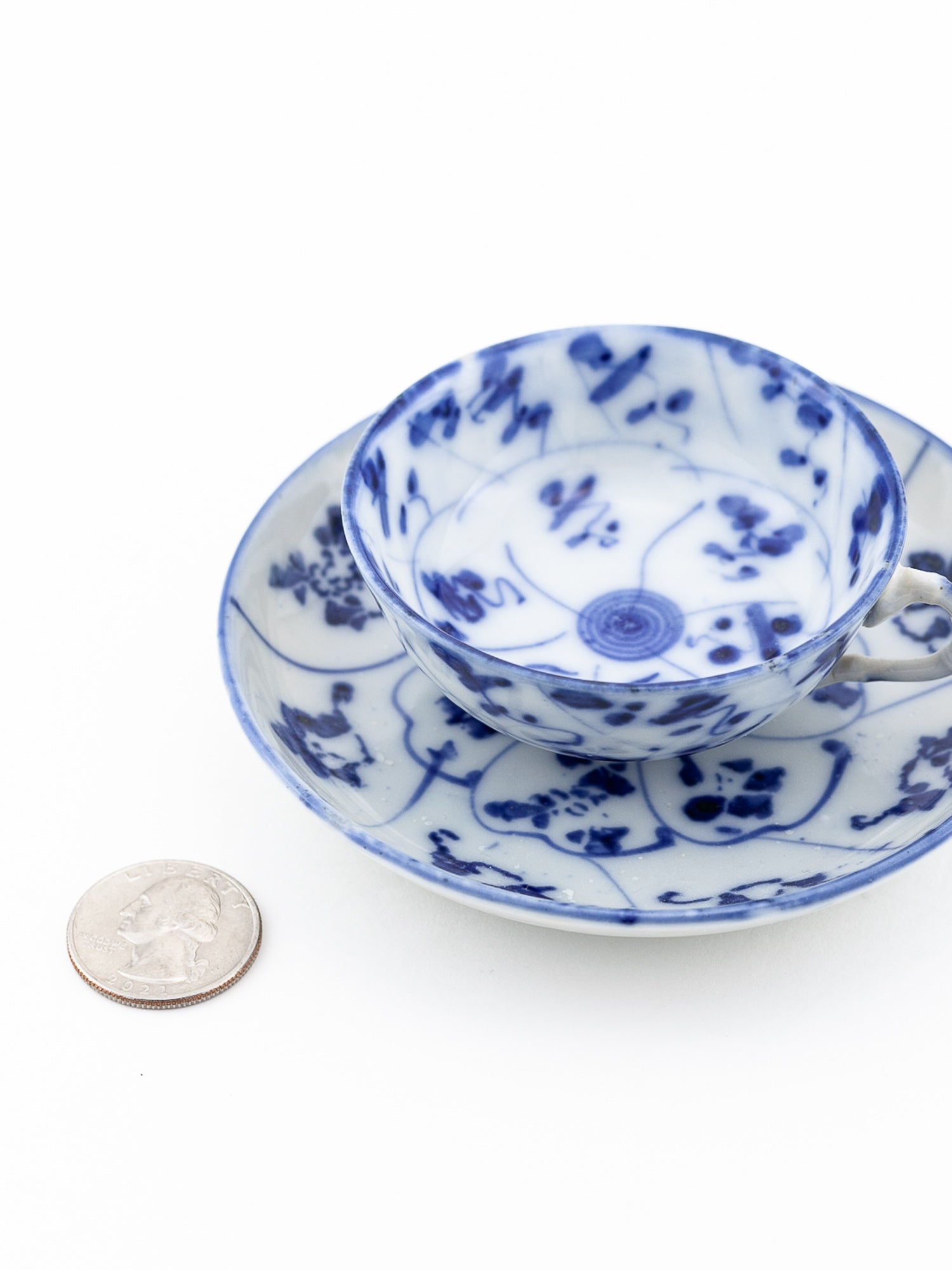 Chinese Qing Dynasty Blue & White Spiral Lotus Teacup & Saucer