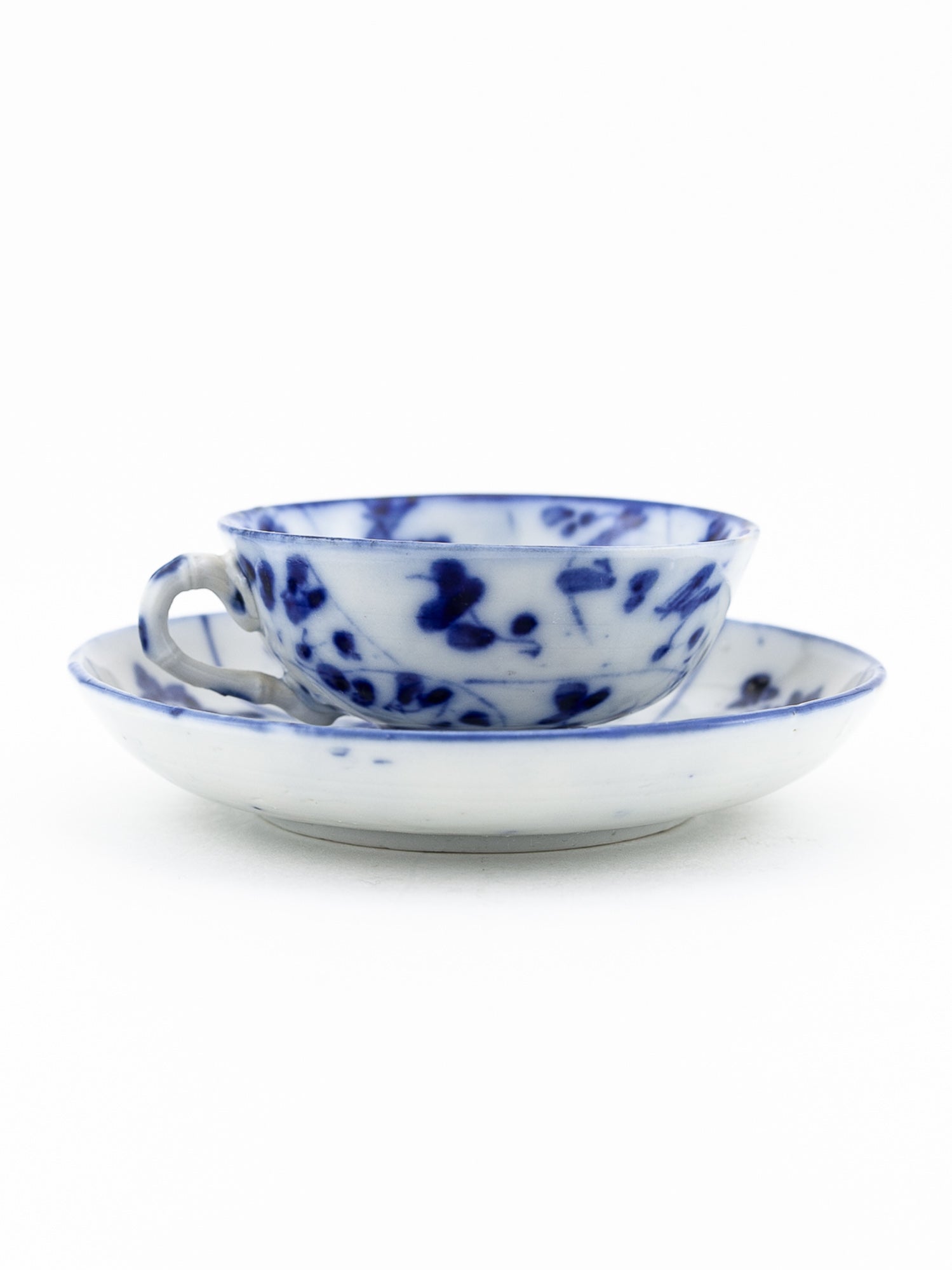 Chinese Qing Dynasty Blue & White Spiral Lotus Teacup & Saucer