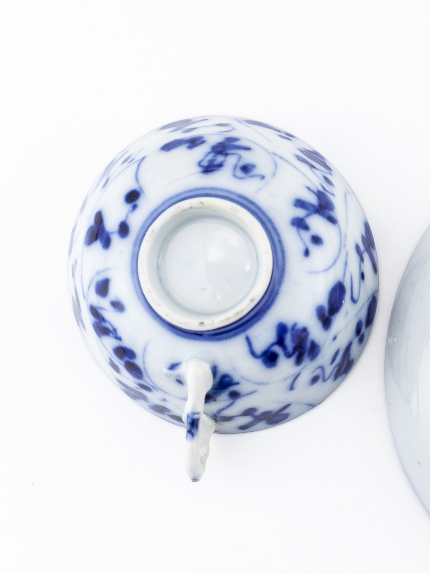 Chinese Qing Dynasty Blue & White Spiral Lotus Teacup & Saucer