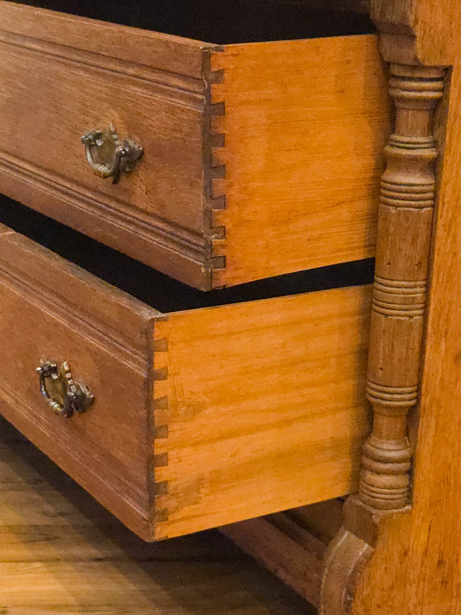 Late 19th Century American Carved Oak Dresser with Rose Marble &amp; Swivel Mirror