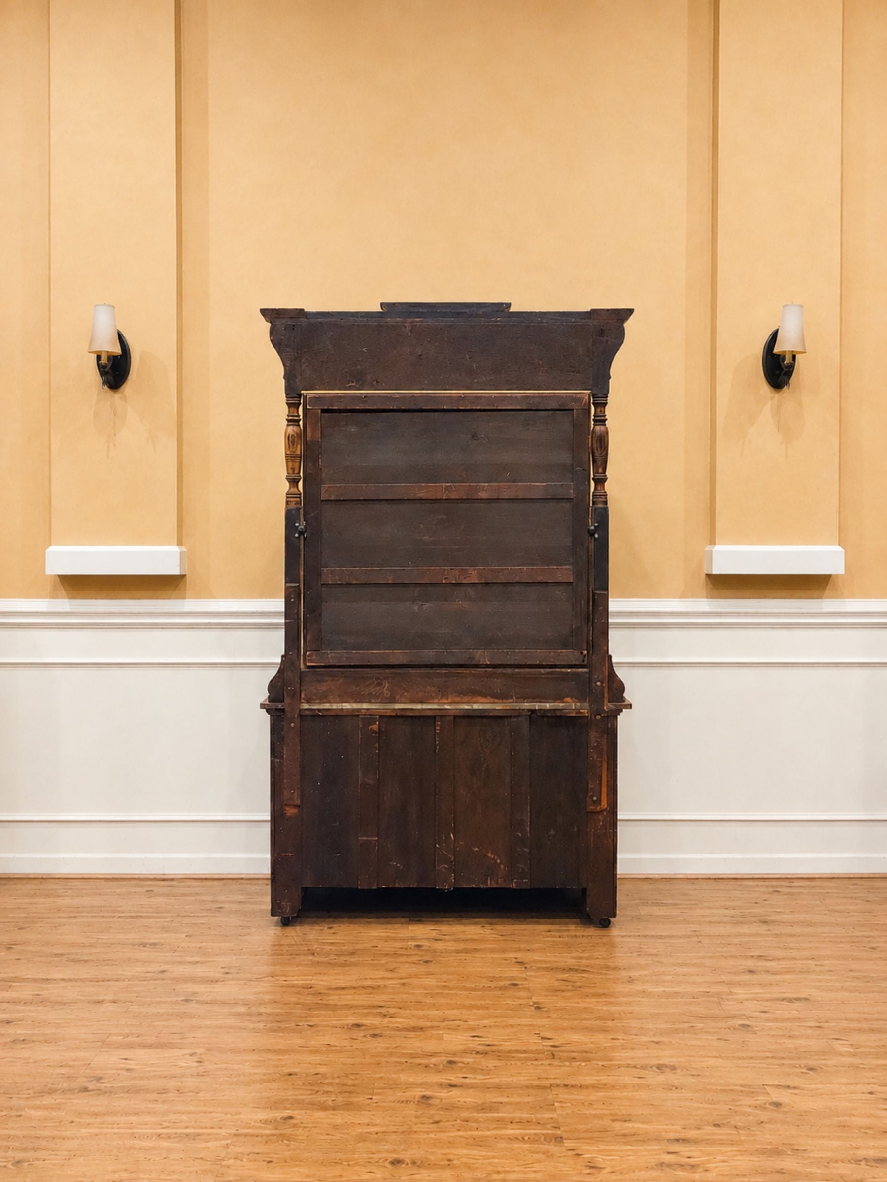 Late 19th Century American Carved Oak Dresser with Rose Marble &amp; Swivel Mirror