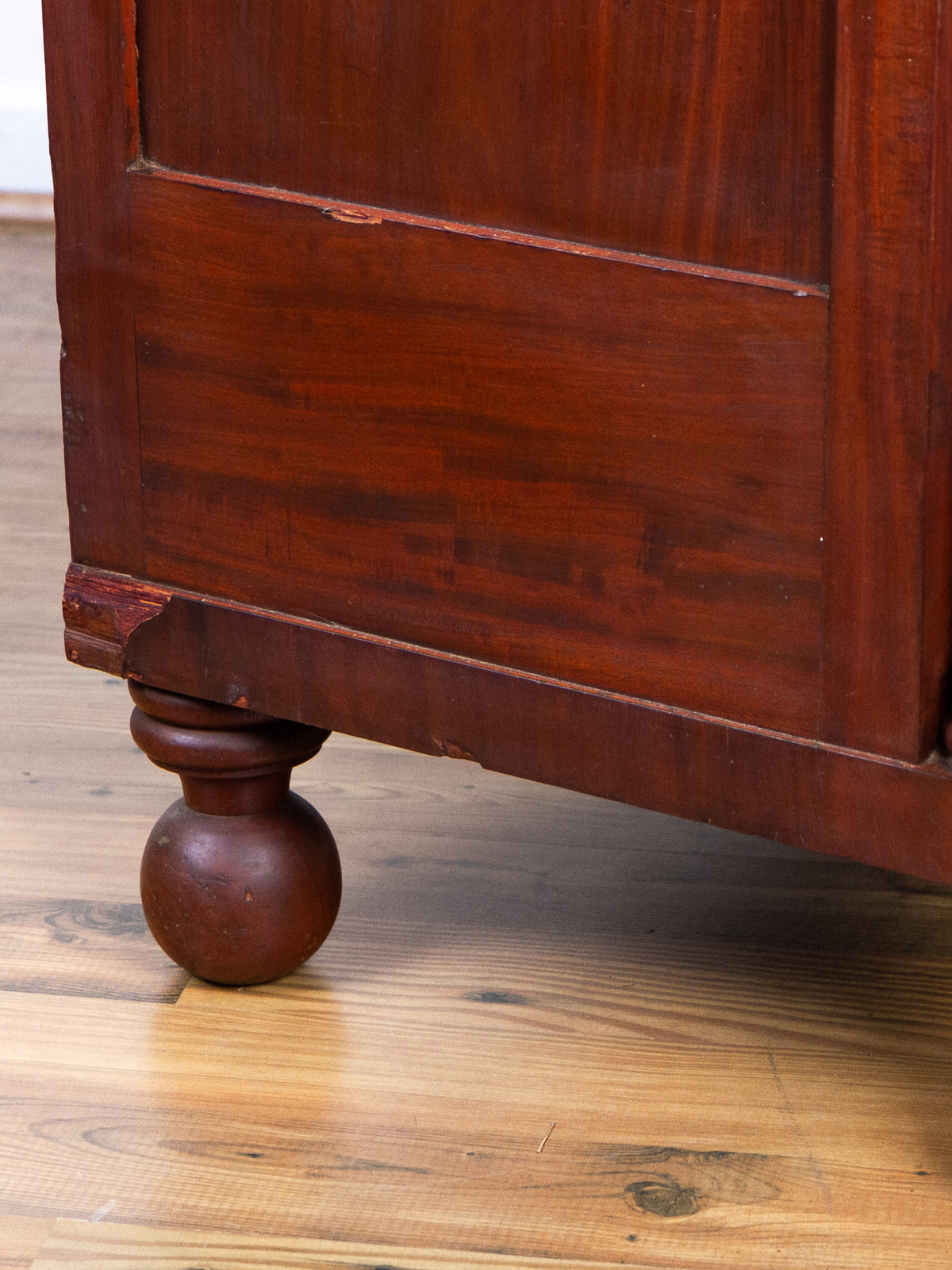 Antique Early 19th Century American Empire Flame Mahogany Chest of Drawers Dresser.
