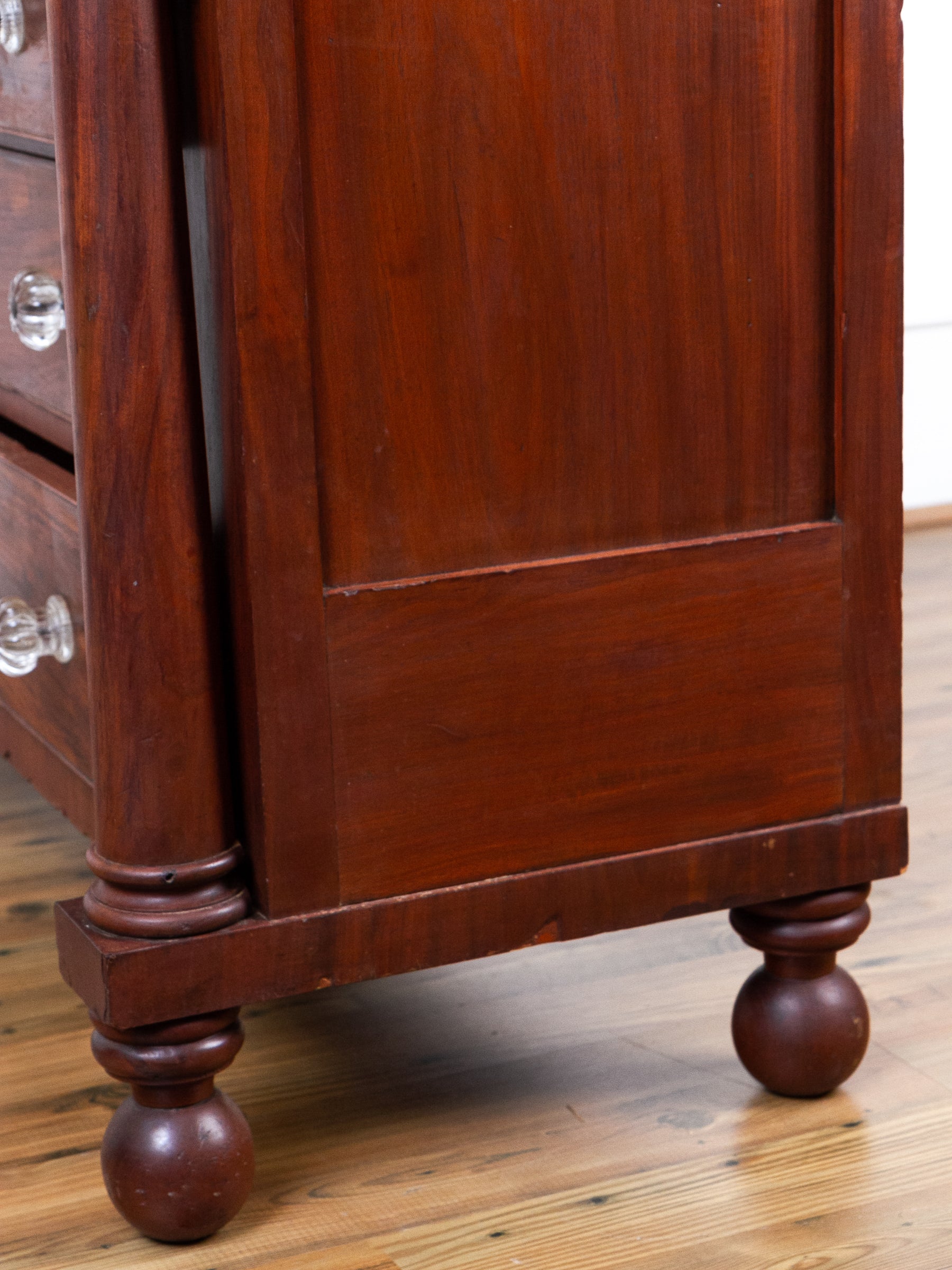 Antique Early 19th Century American Empire Flame Mahogany Chest of Drawers Dresser.