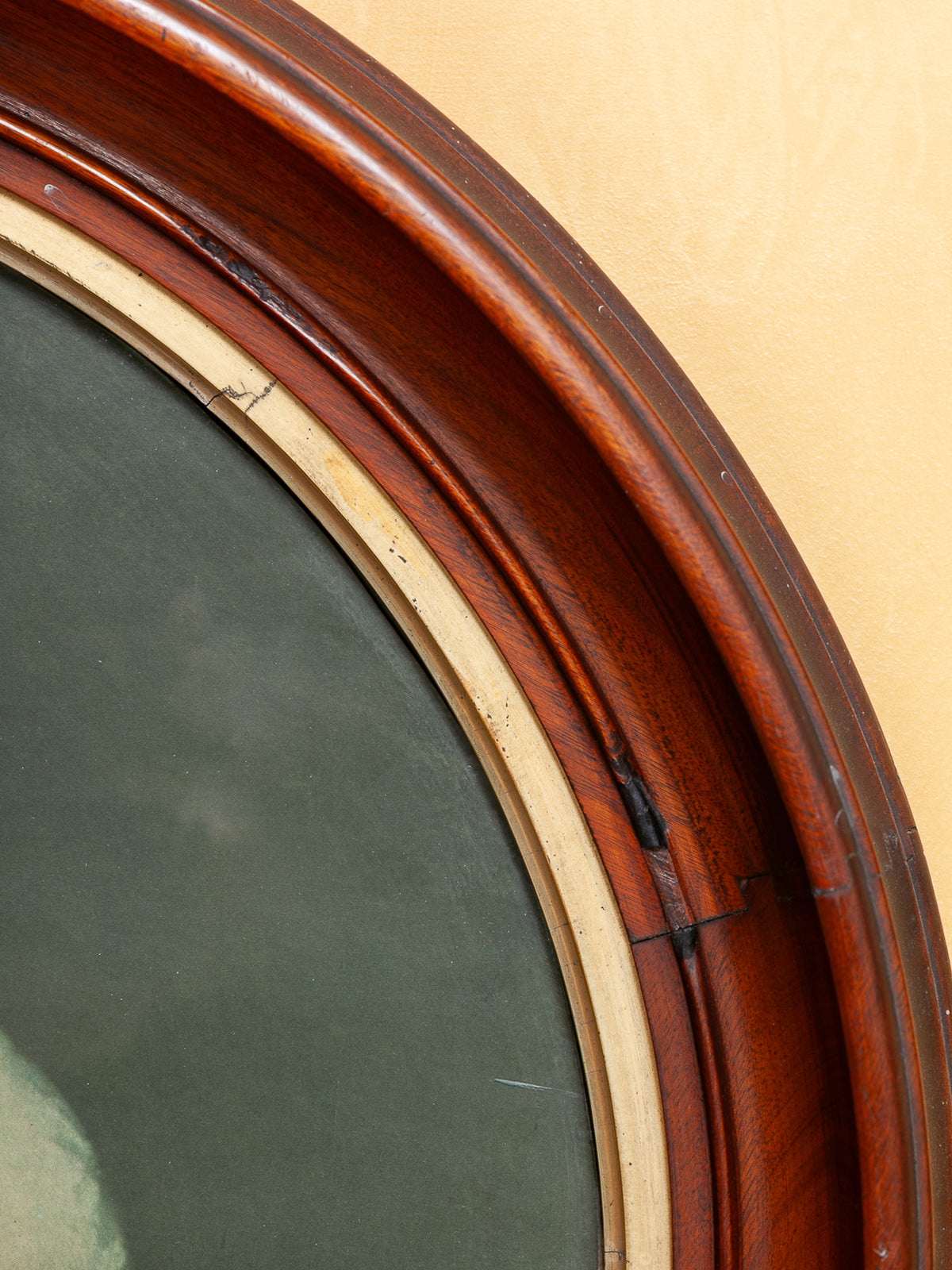 George Washington Portrait in Large Round Walnut & Gilt Frame