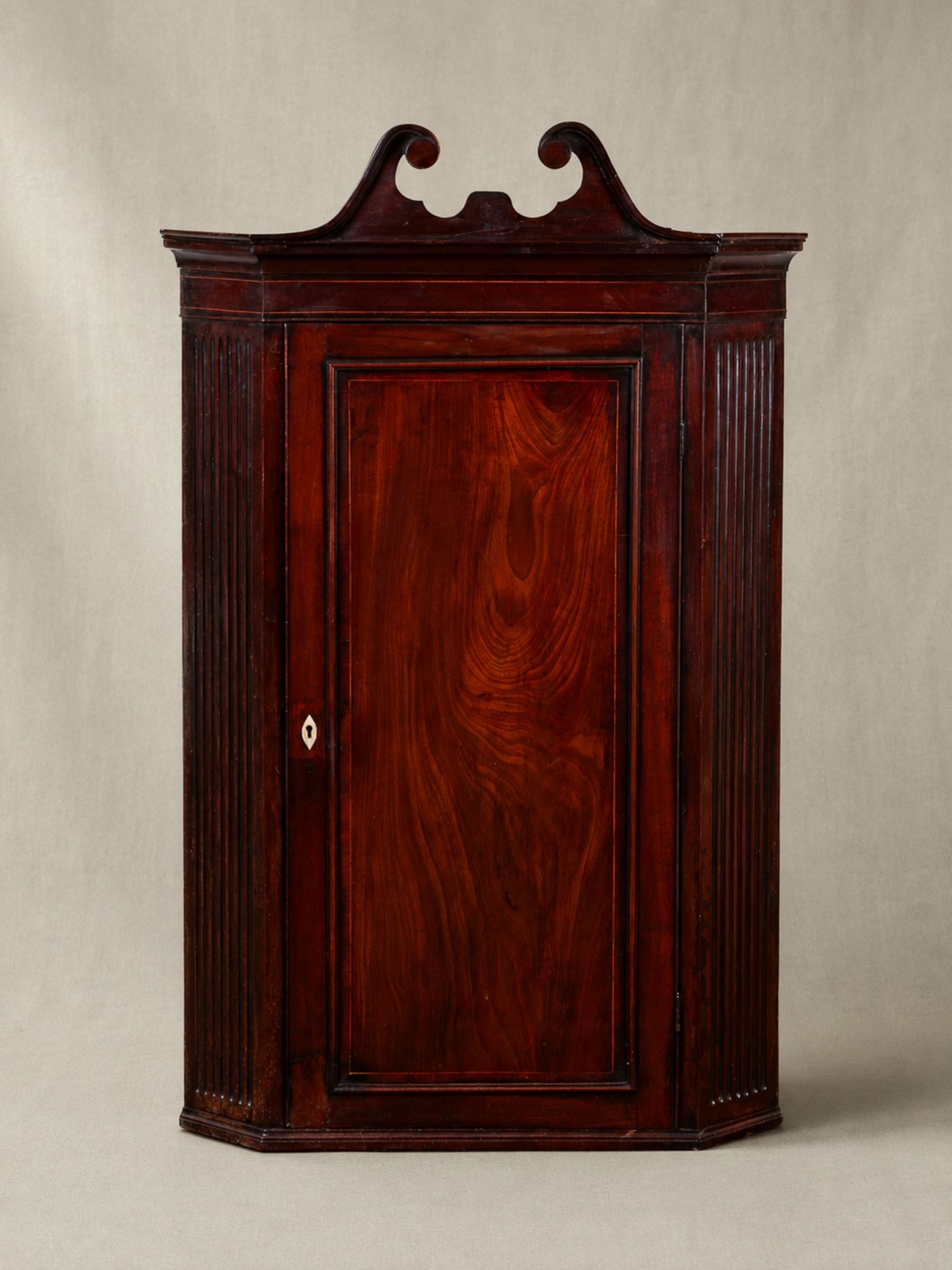18th Century Georgian Mahogany Hanging Corner Cabinet