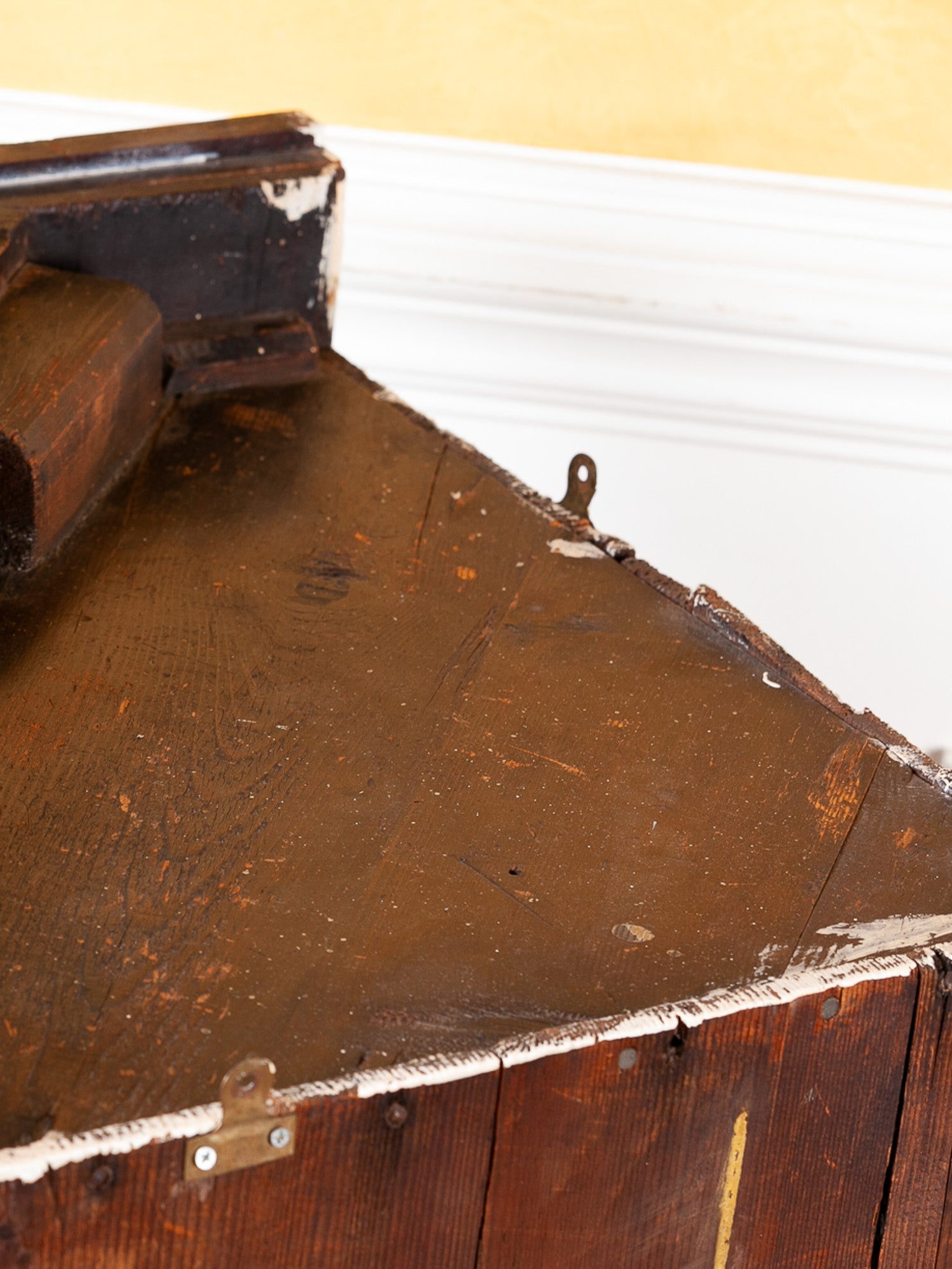 18th Century Georgian Mahogany Hanging Corner Cabinet
