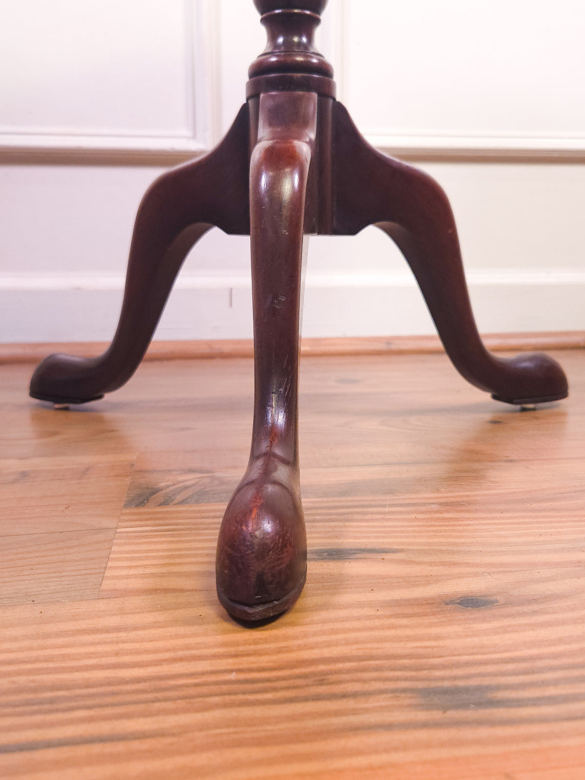 Vintage Baker Furniture Mahogany Pedestal Side Table with Leather Inset Top & Gold Tooling