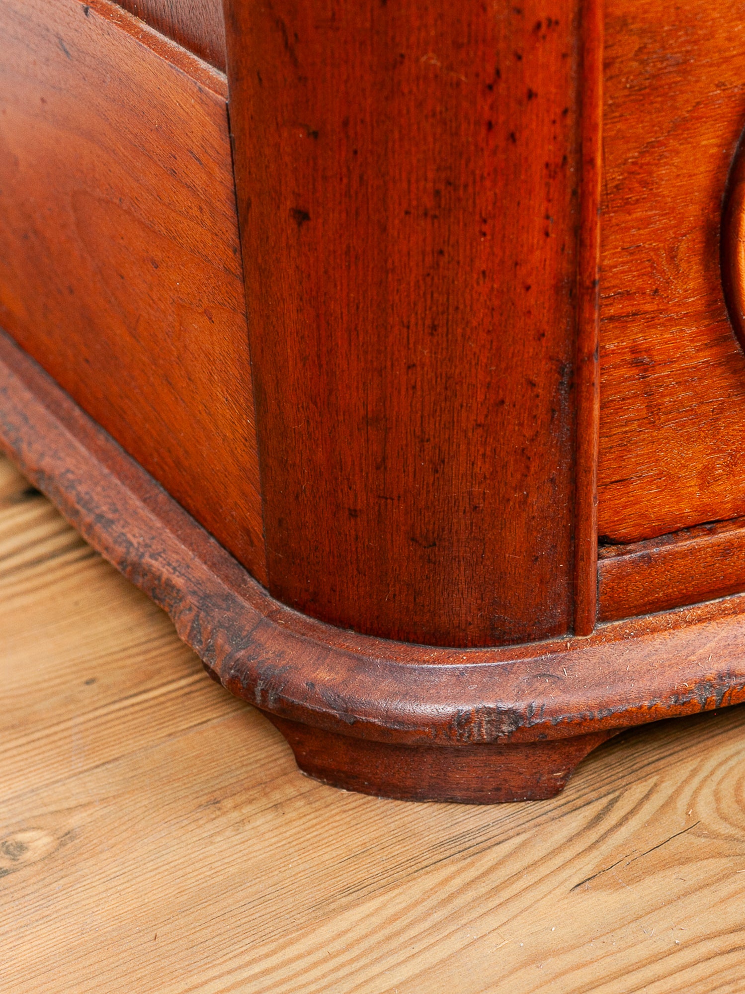 Antique Late 19th Century Victorian Carved Walnut Marble Top Chest of Drawers Dresser.