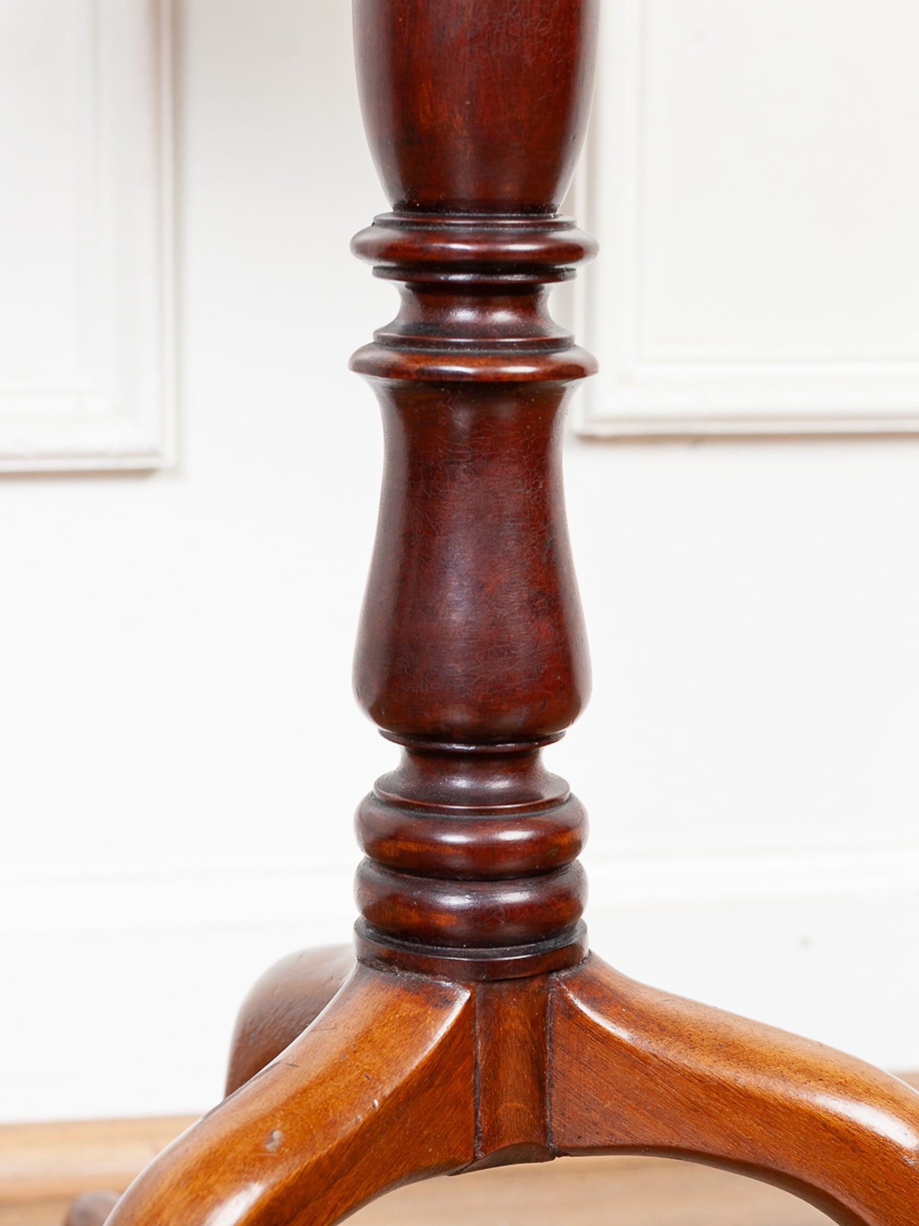 Late 18th Century Georgian Inlaid Mahogany Tilt-Top Pedestal Table