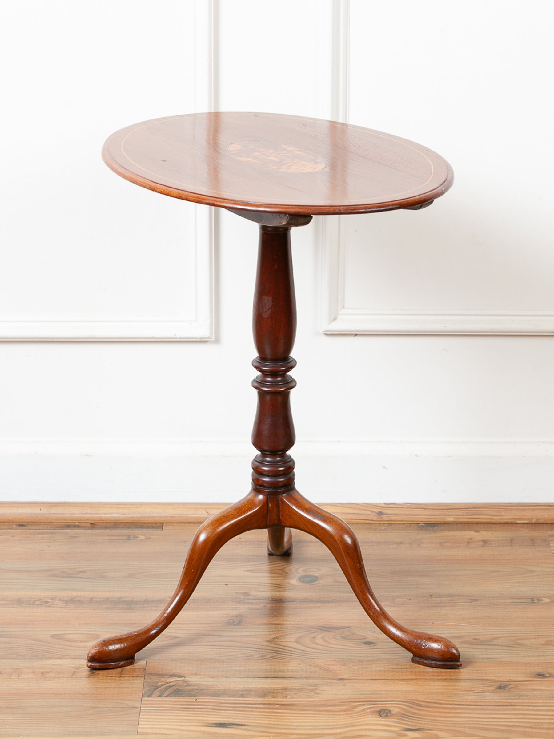 Late 18th Century Georgian Inlaid Mahogany Tilt-Top Pedestal Table