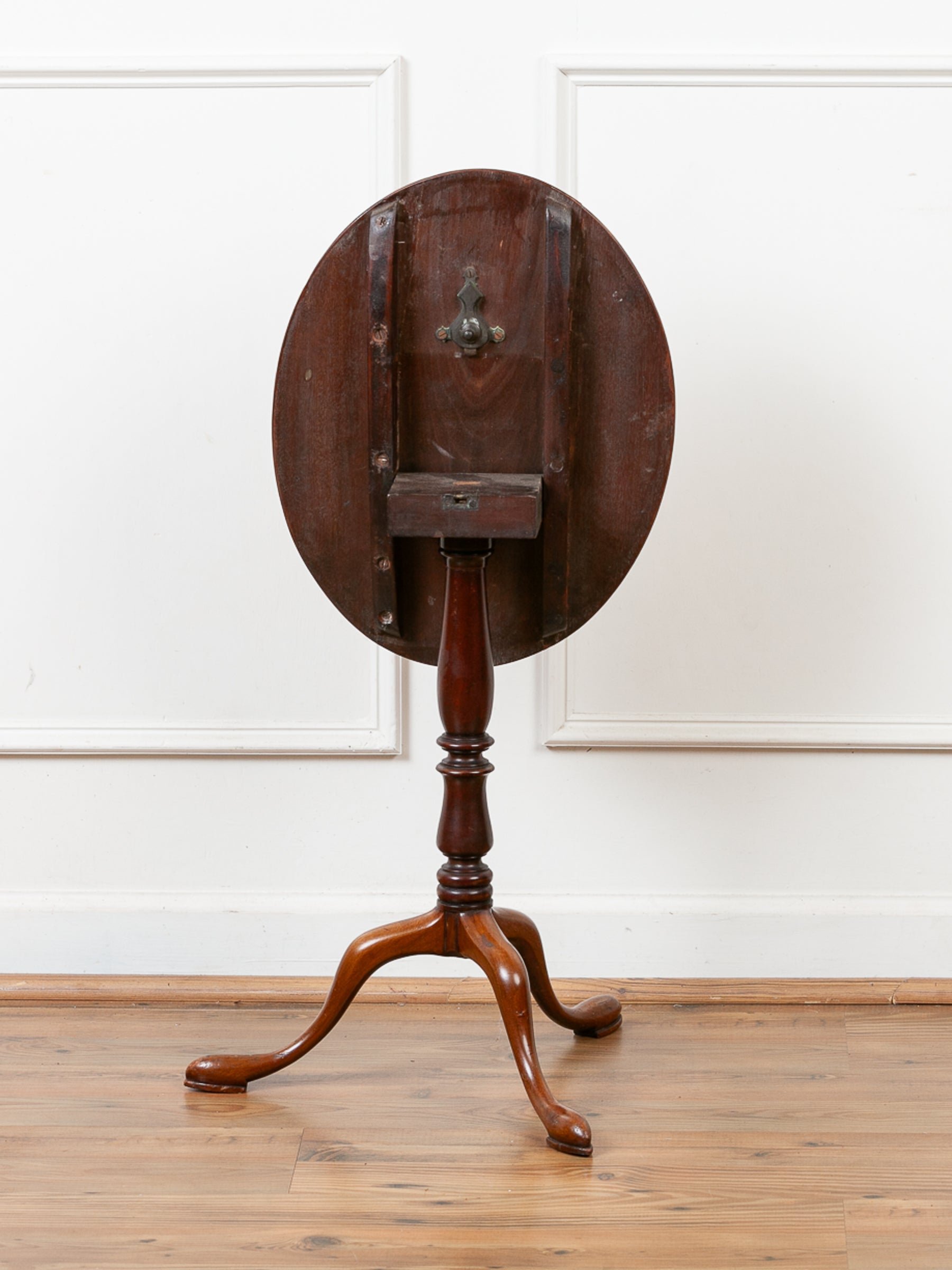 Late 18th Century Georgian Inlaid Mahogany Tilt-Top Pedestal Table