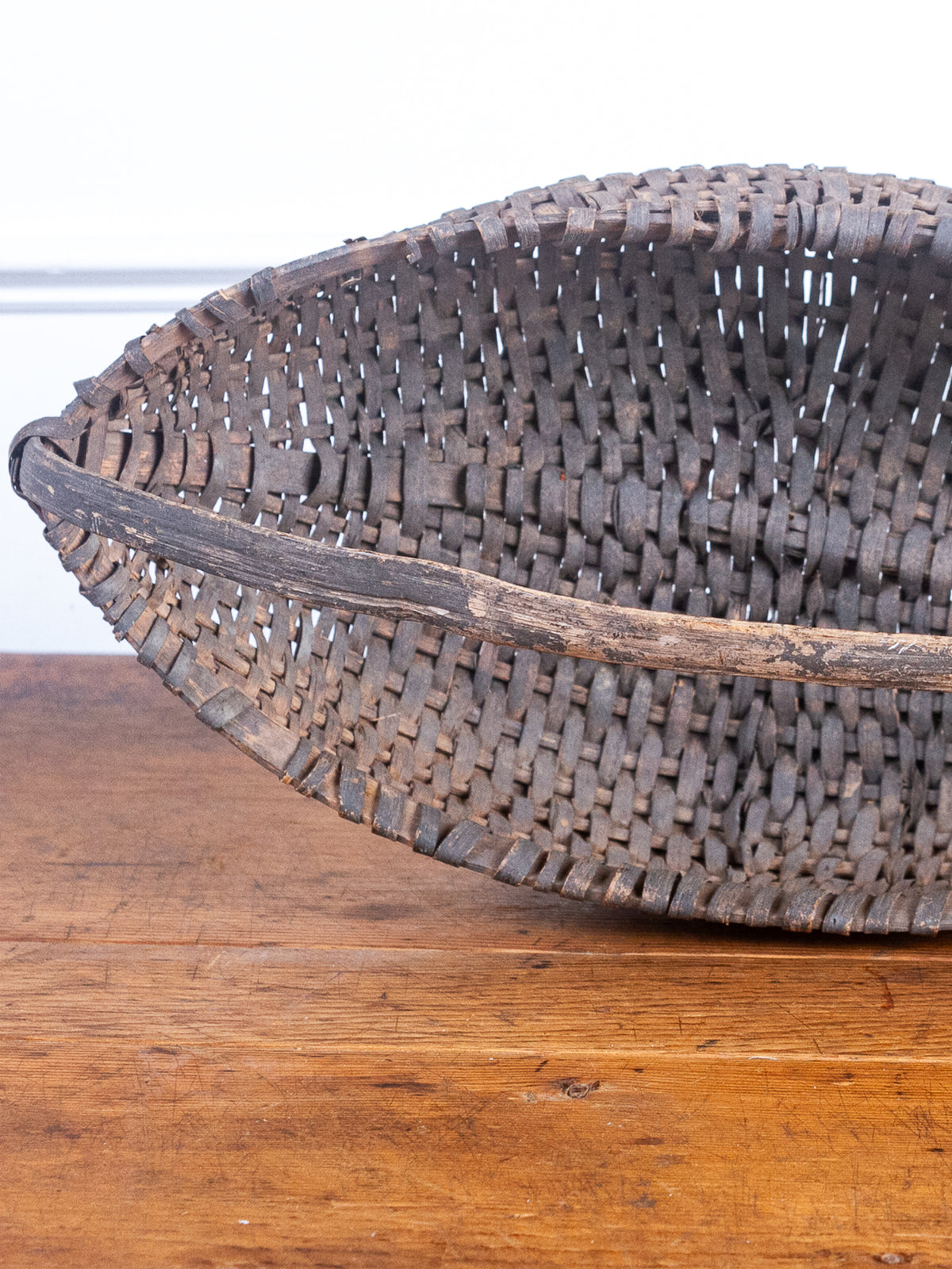 Antique Primitive Hand-Woven Splint Gathering Basket with Bentwood Handle – Canoe-Shaped Buttocks Basket