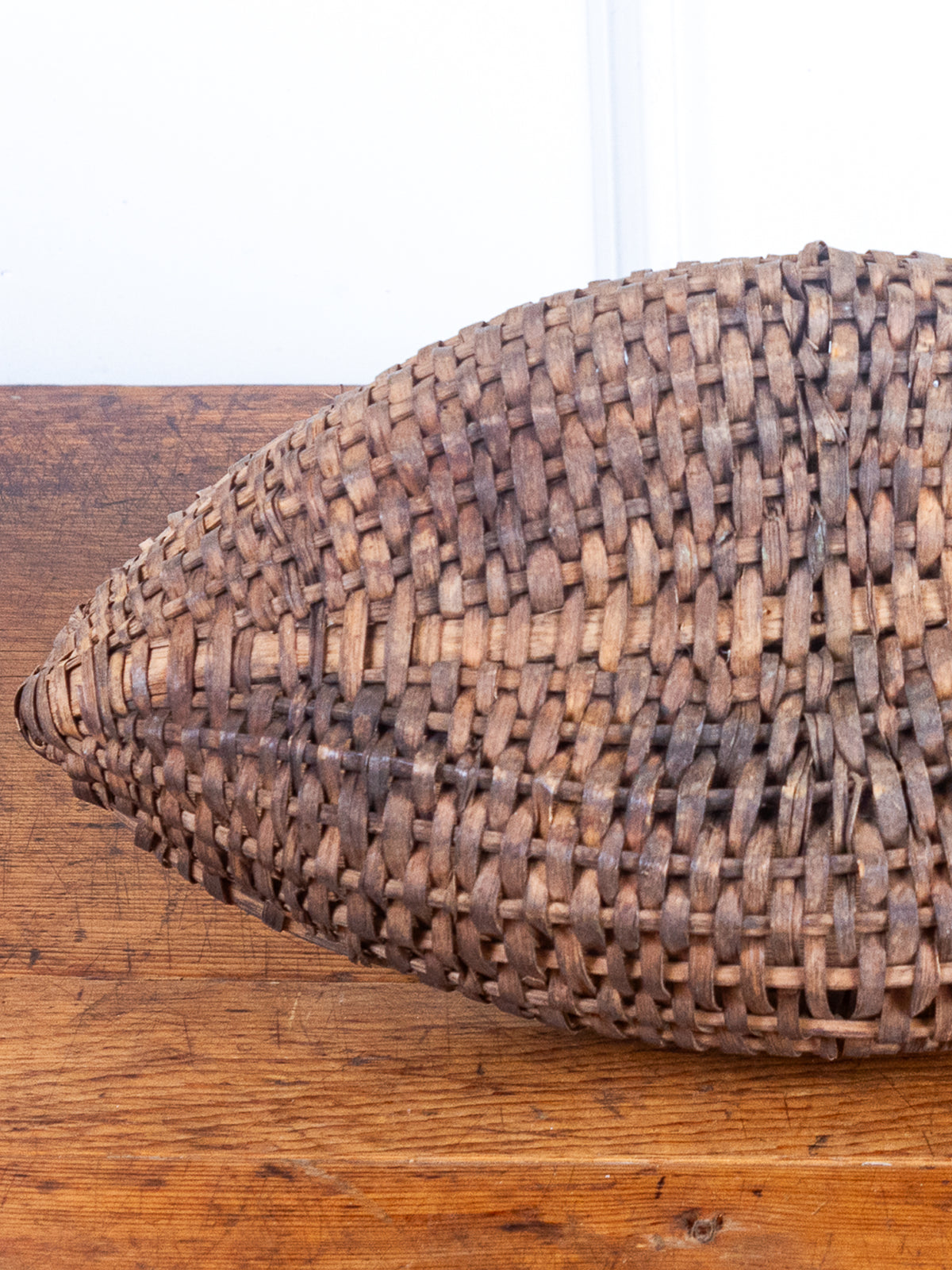 Antique Primitive Hand-Woven Splint Gathering Basket with Bentwood Handle – Canoe-Shaped Buttocks Basket
